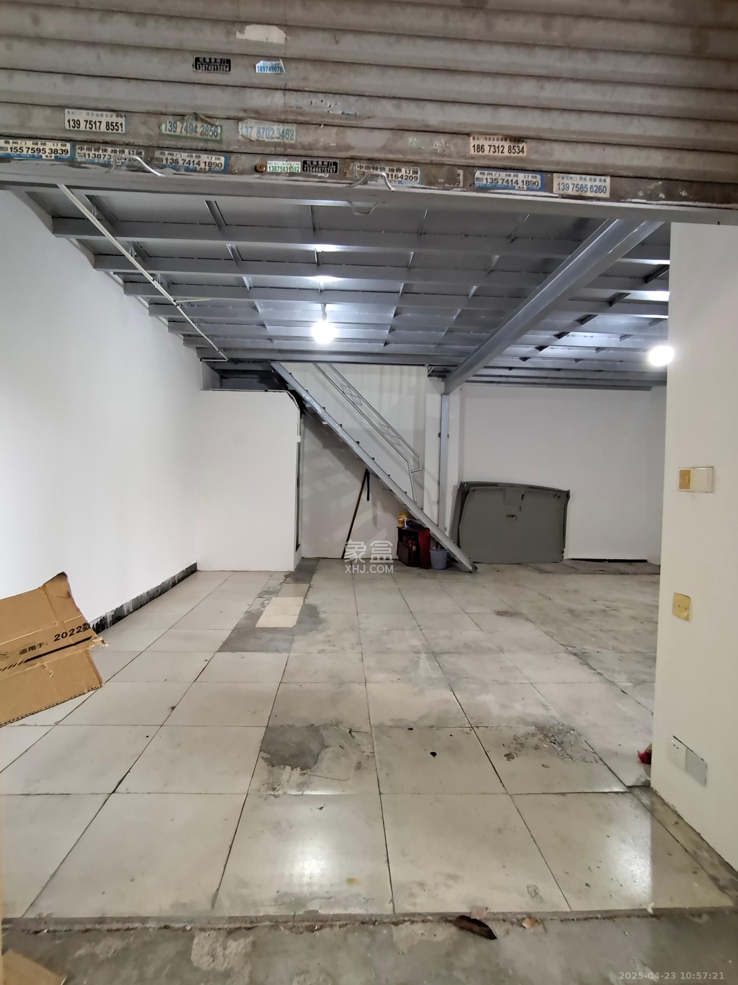 中南汽车世界   22.0㎡      1400.0元/月室内图