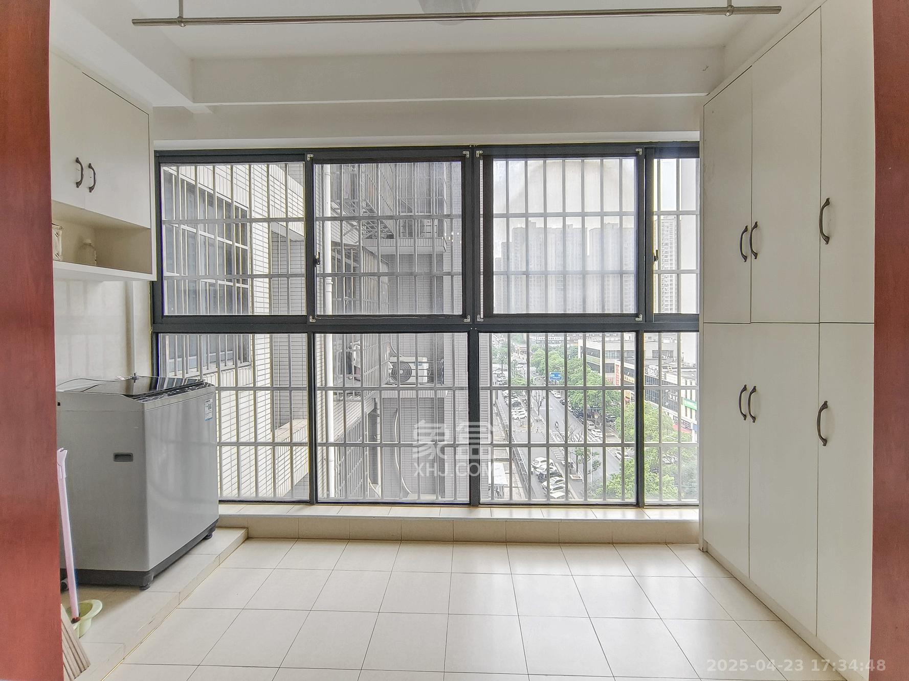 花样年华  3室2厅1卫    55.8万 花样年华  3室2厅1卫    55.8万阳台