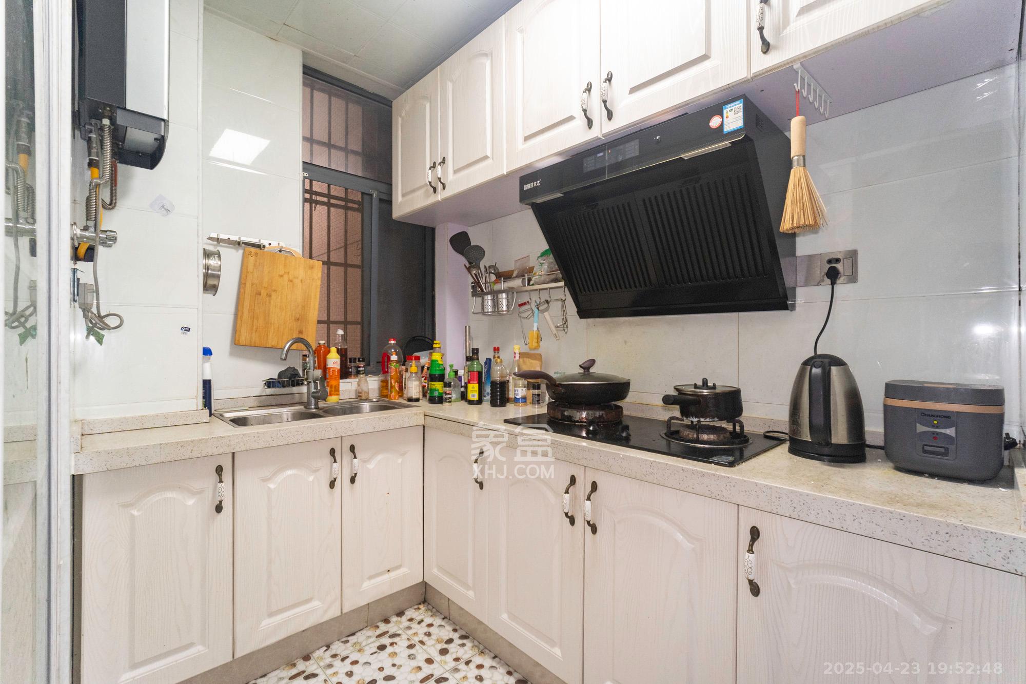 松雅轩(埃克斯社区) 2室2厅1卫 75.0万 松雅轩(埃克斯社区) 2室2厅1卫 75.0万厨房