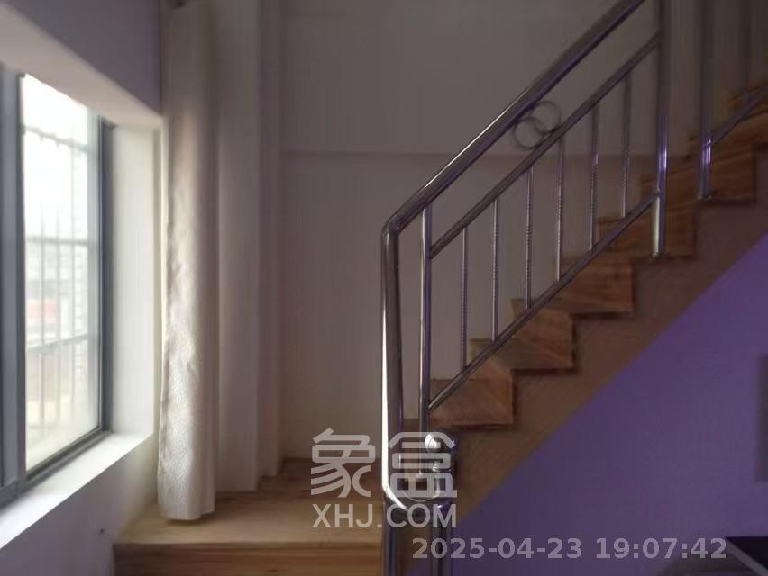 湘江国际  2室2厅1卫   28.80万客厅