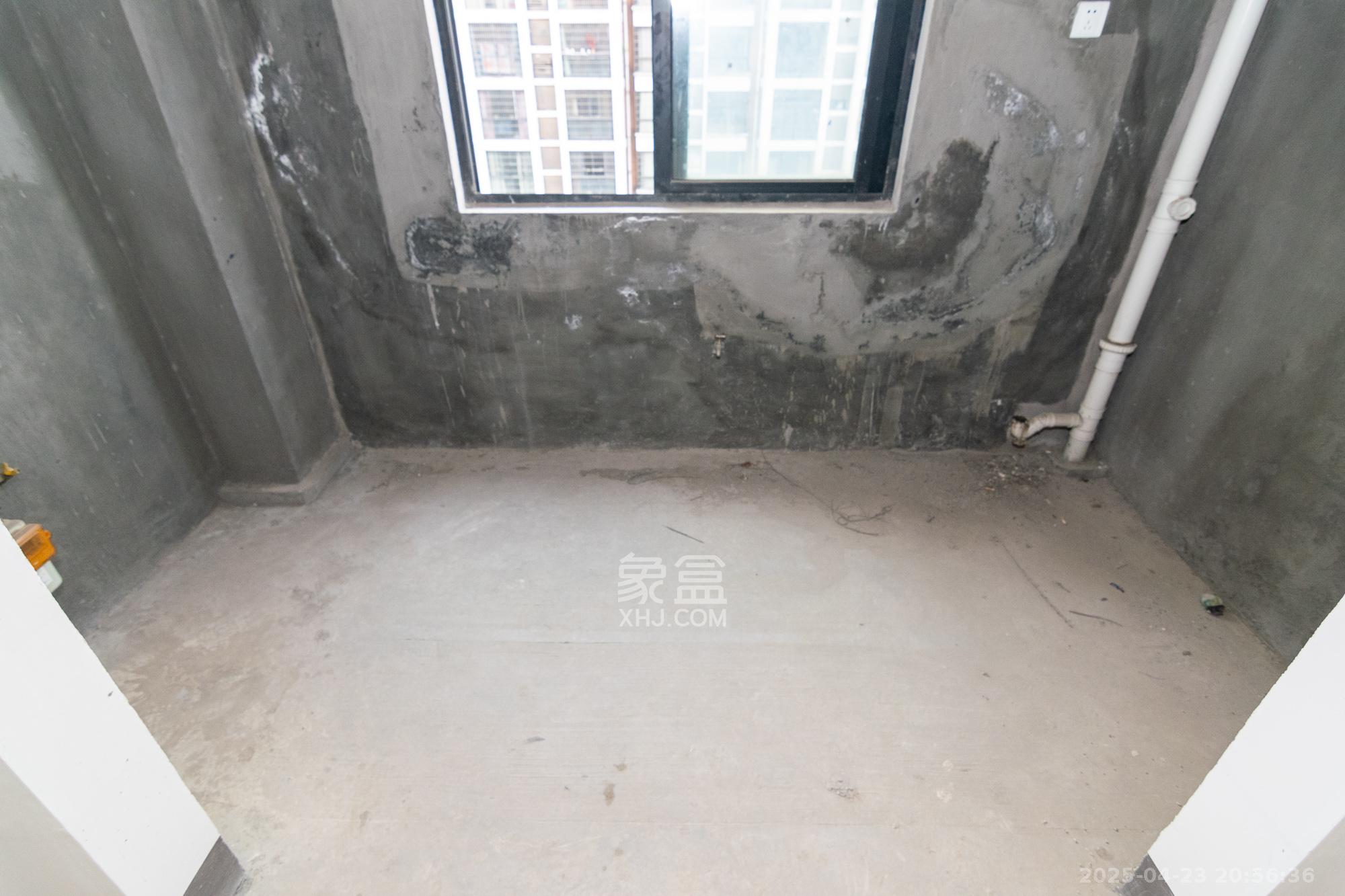 丽景华庭  4室2厅2卫   64.00万厨房
