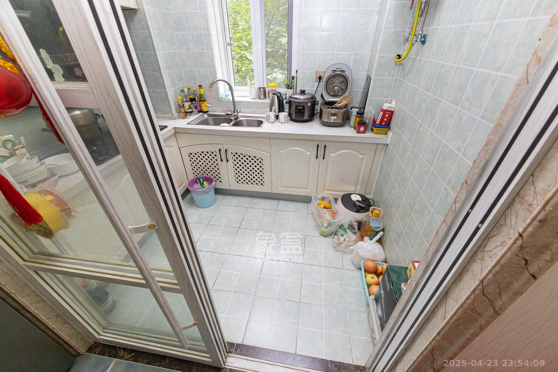 双盈卧龙湾 3室2厅2卫 90.0万 双盈卧龙湾 3室2厅2卫 90.0万厨房