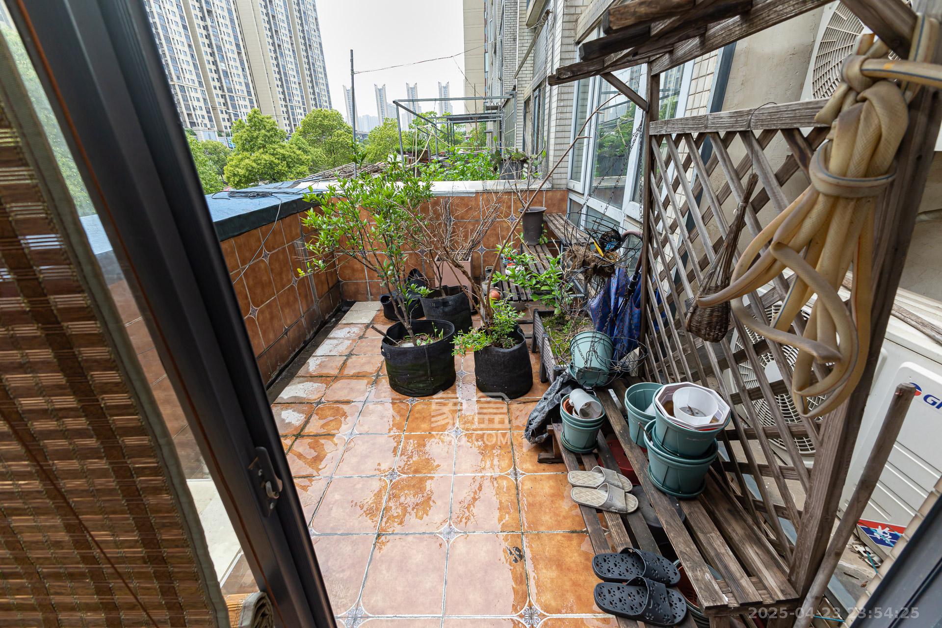 双盈卧龙湾 3室2厅2卫 90.0万 双盈卧龙湾 3室2厅2卫 90.0万阳台