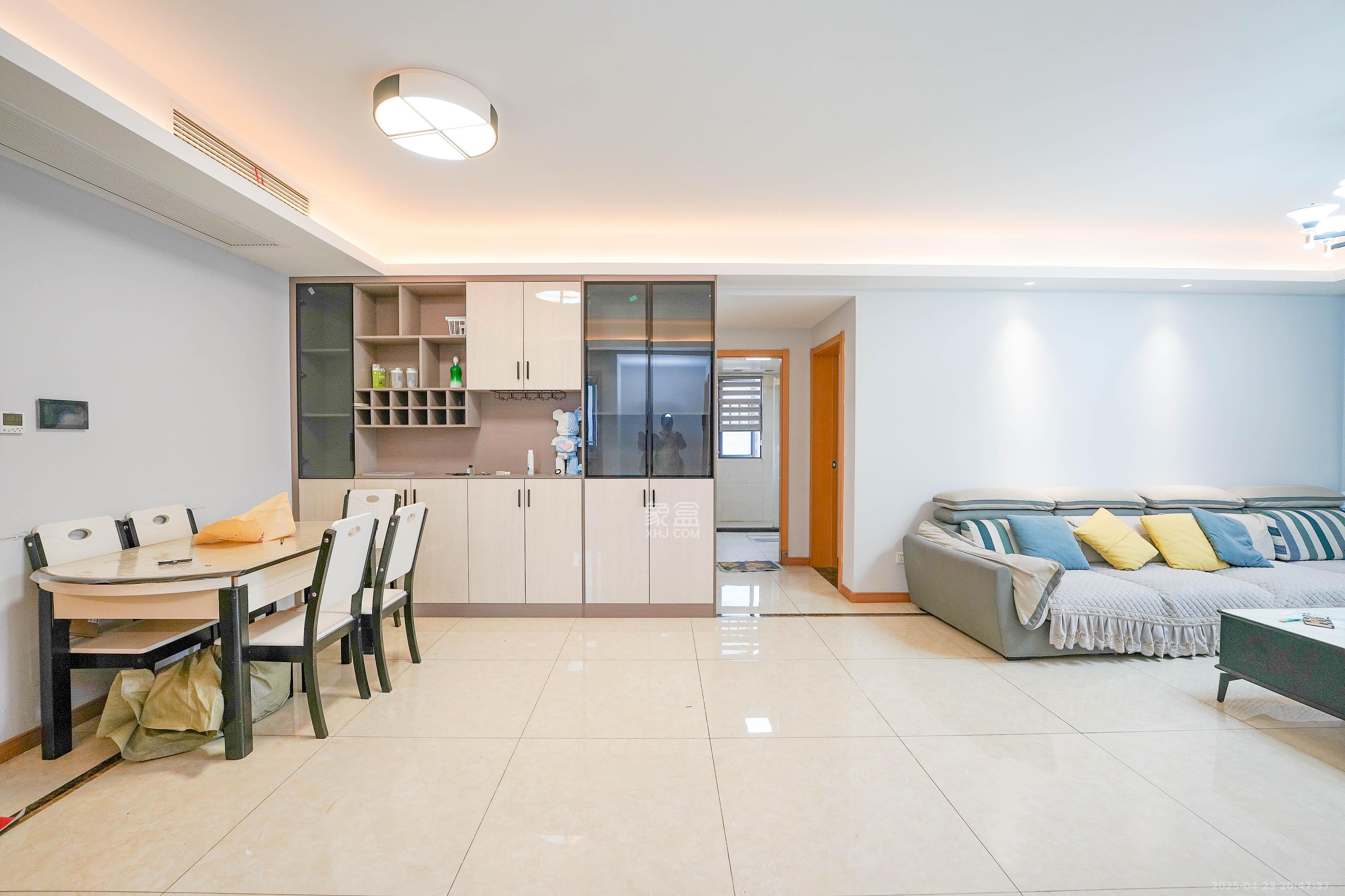 中建璟和城 3室2厅2卫 120.0万 中建璟和城 3室2厅2卫 120.0万客厅