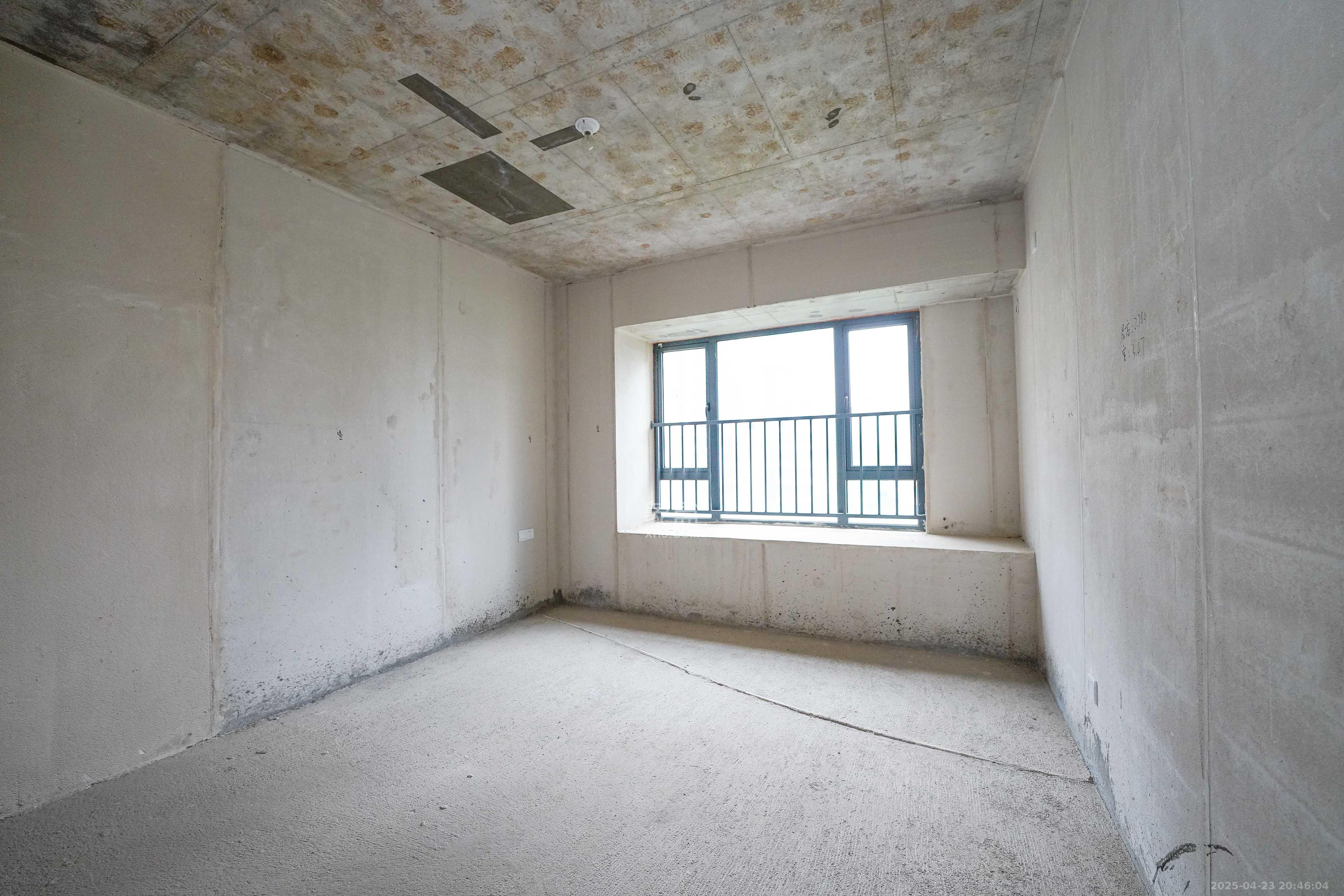 五矿万境蓝山 4室2厅2卫 121.0万 五矿万境蓝山 4室2厅2卫 121.0万卧室