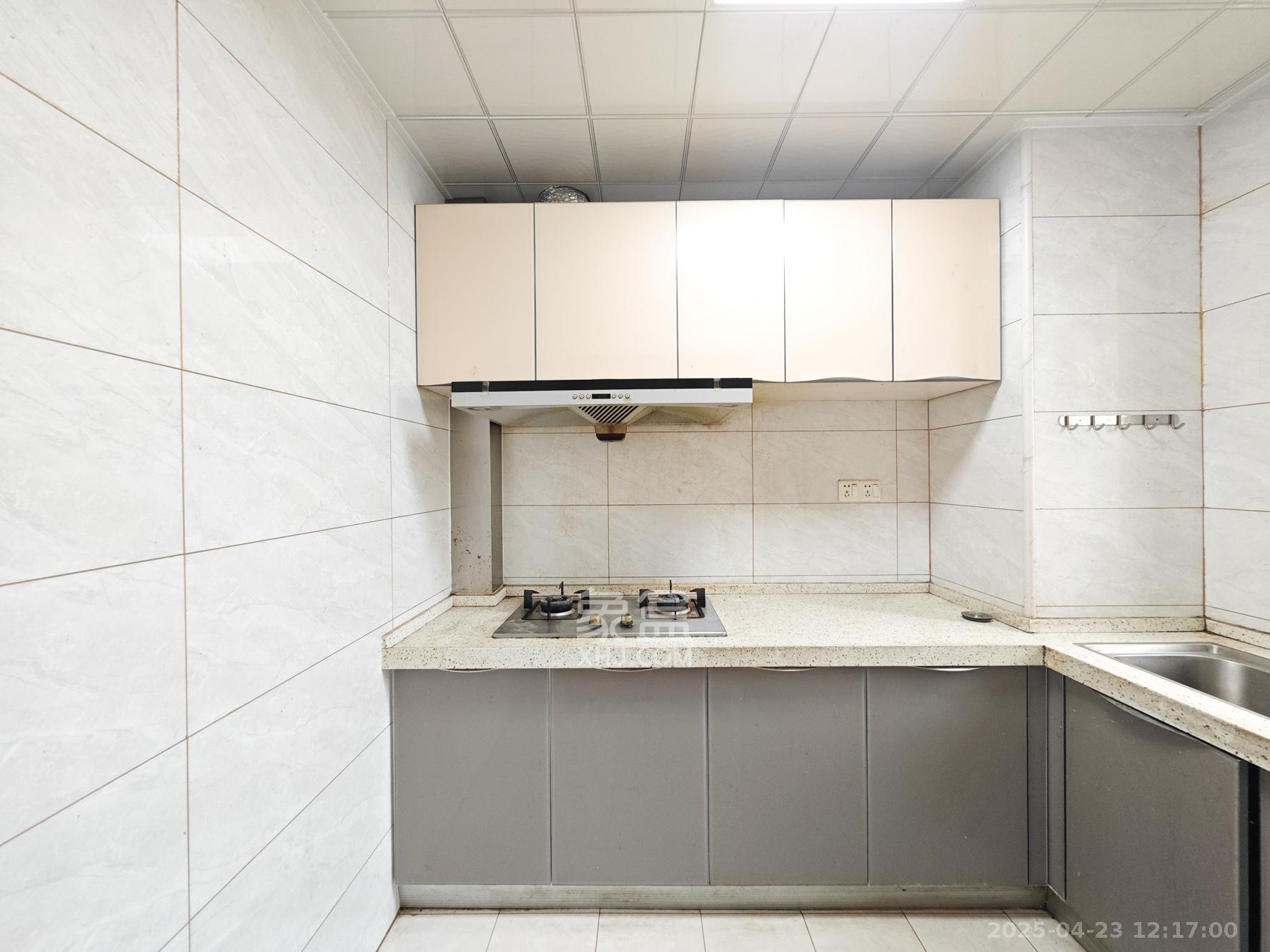 卓越蔚蓝城邦  3室2厅2卫    75.0万厨房