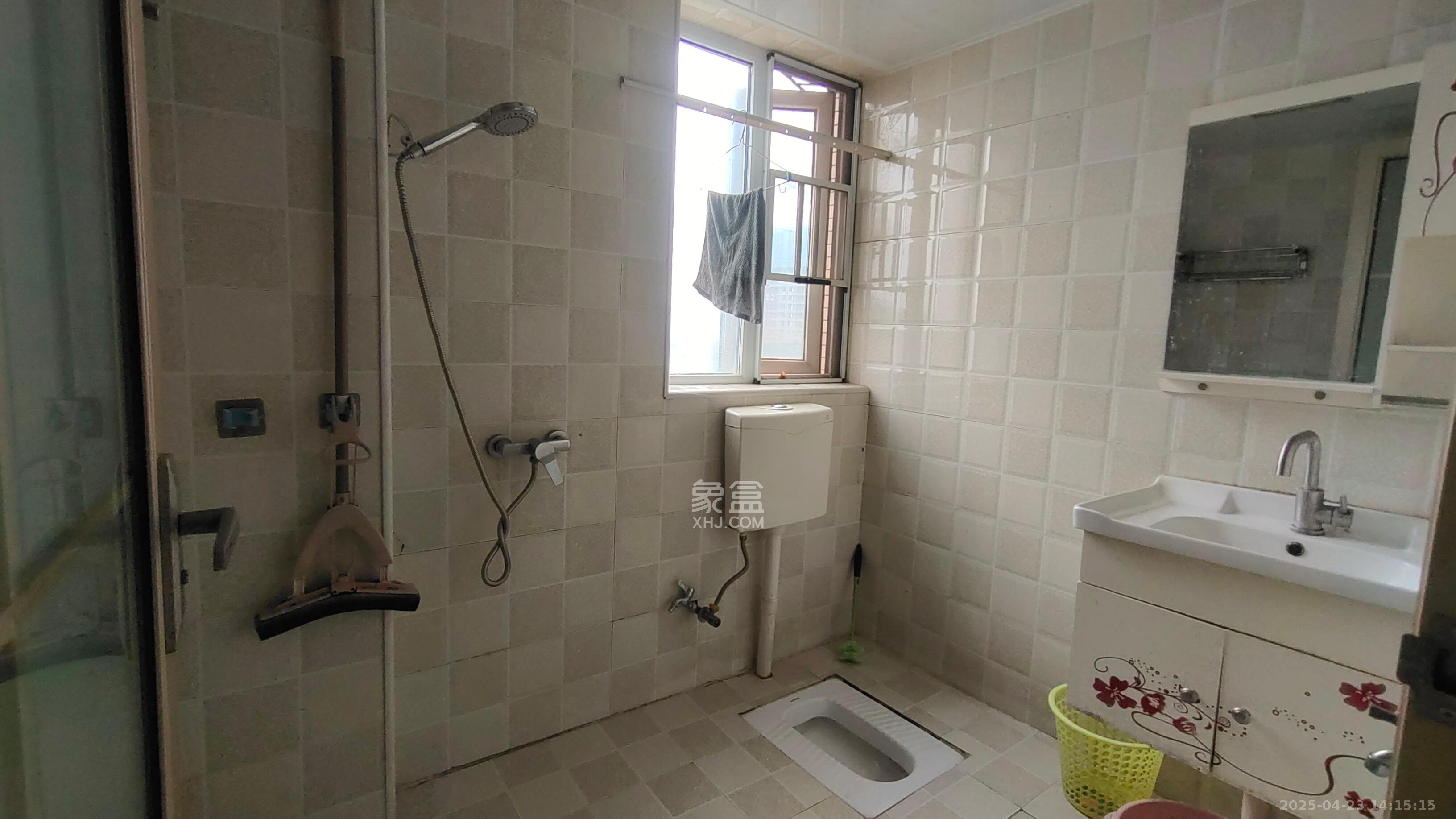丽发新城  3室2厅1卫   2300.00元/月室内图
