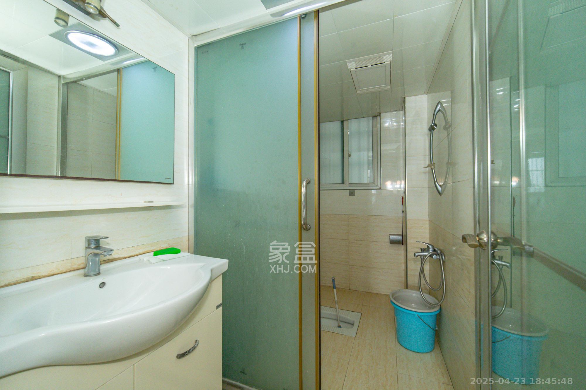 紫晶城  3室2厅2卫    86.0万 紫晶城  3室2厅2卫    86.0万卫生间