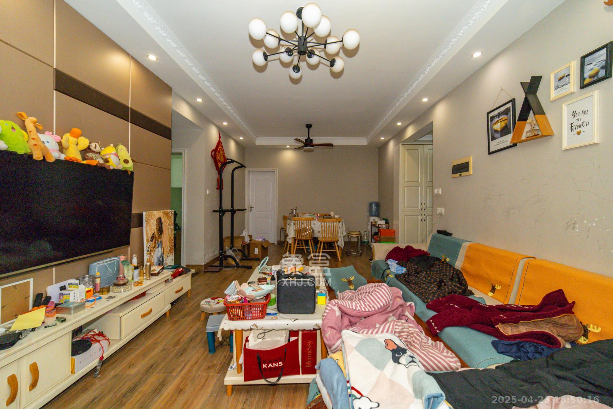 楚天世纪城西苑 3室2厅2卫 79.8万 楚天世纪城西苑 3室2厅2卫 79.8万客厅