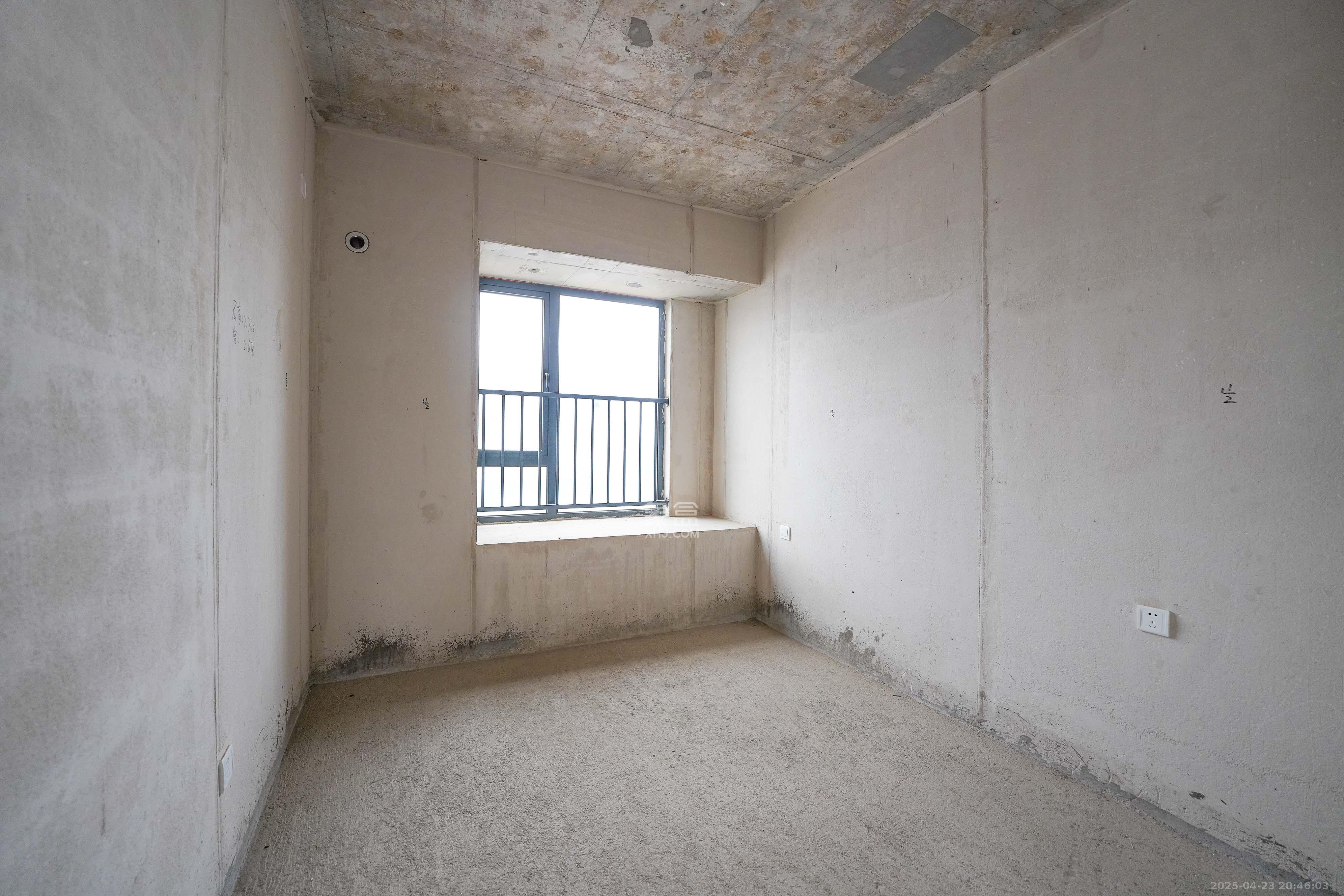 五矿万境蓝山 4室2厅2卫 121.0万 五矿万境蓝山 4室2厅2卫 121.0万卧室