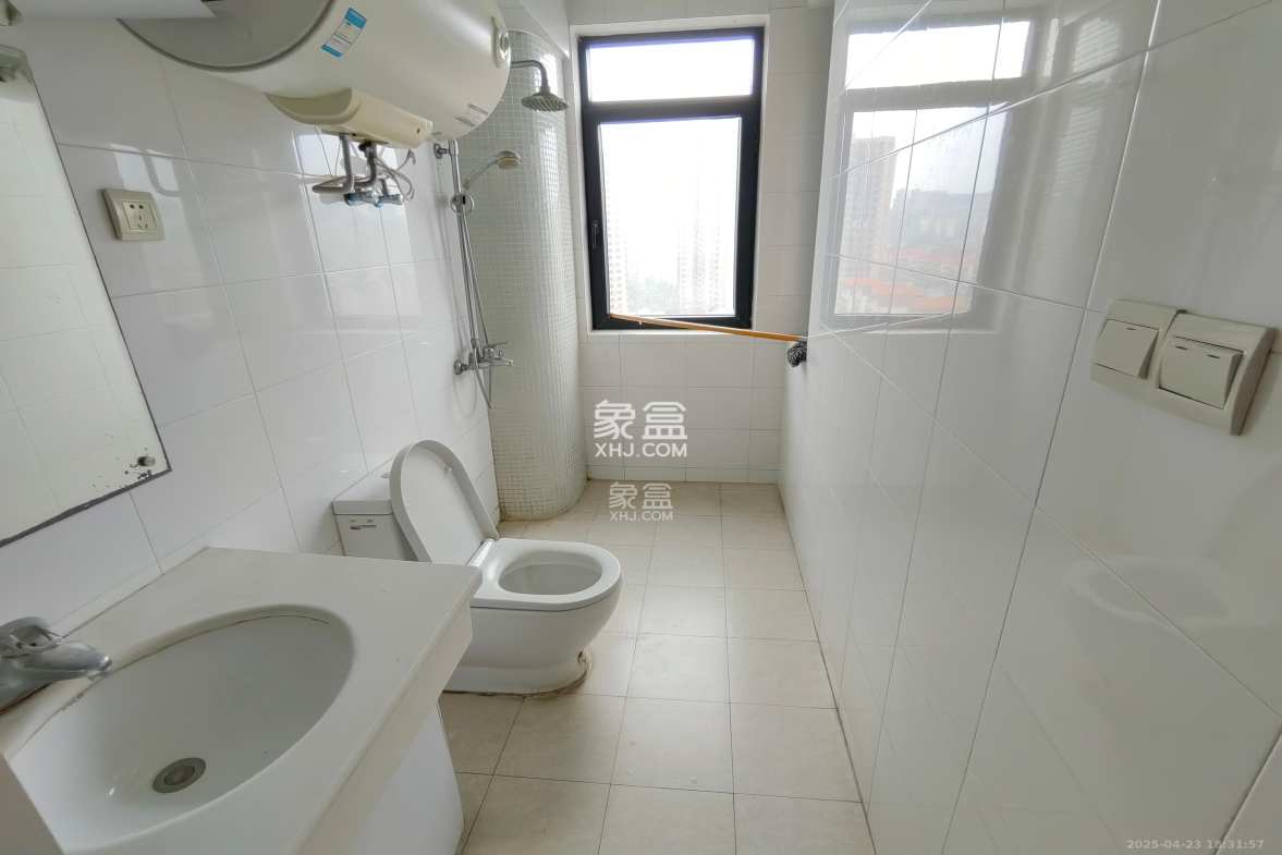 南国新城 3室2厅2卫 2400.0元/月 南国新城 3室2厅2卫 2400.0元/月室内图