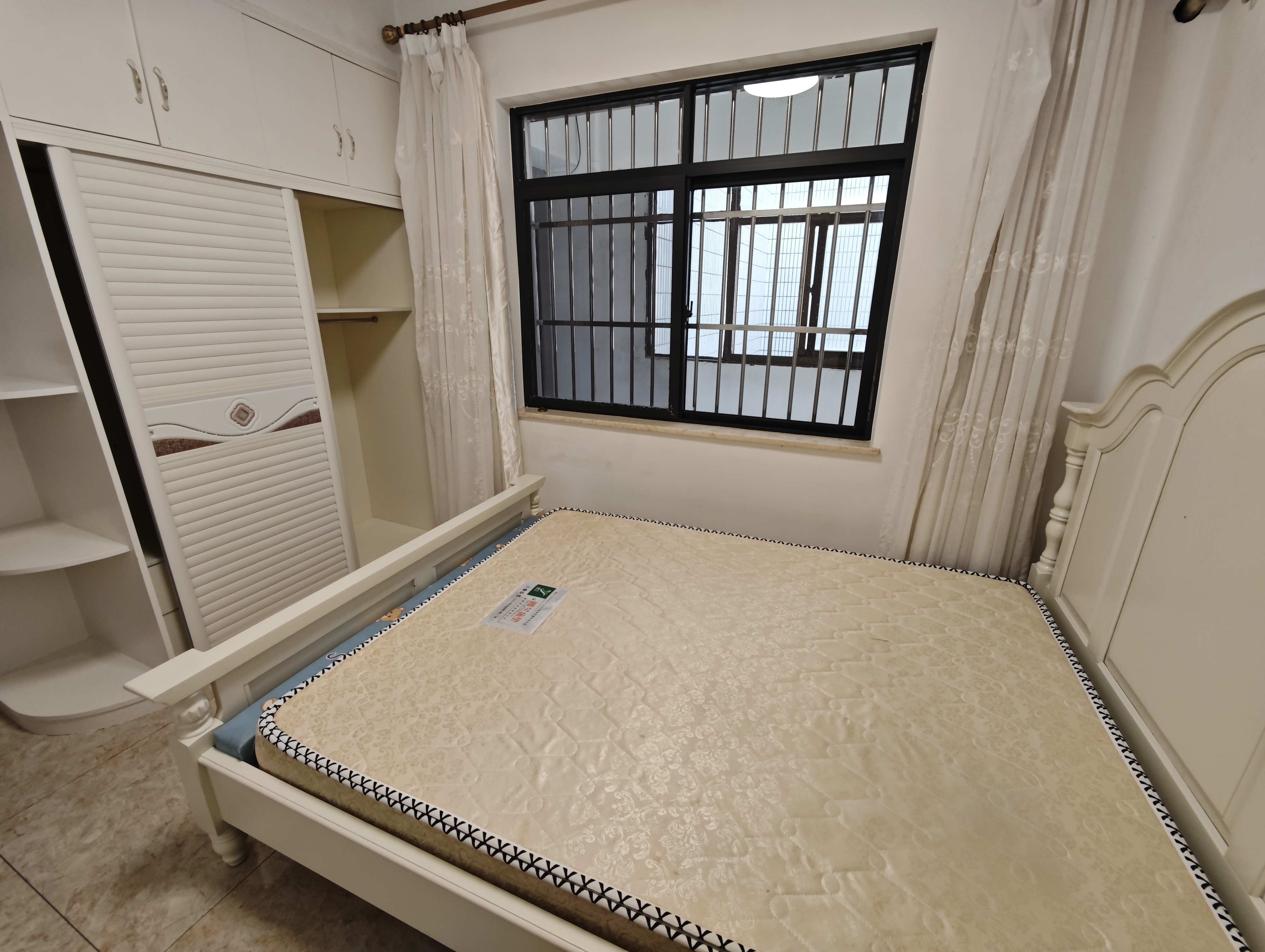 佳宝花园  2室2厅1卫   2300.00元/月室内图