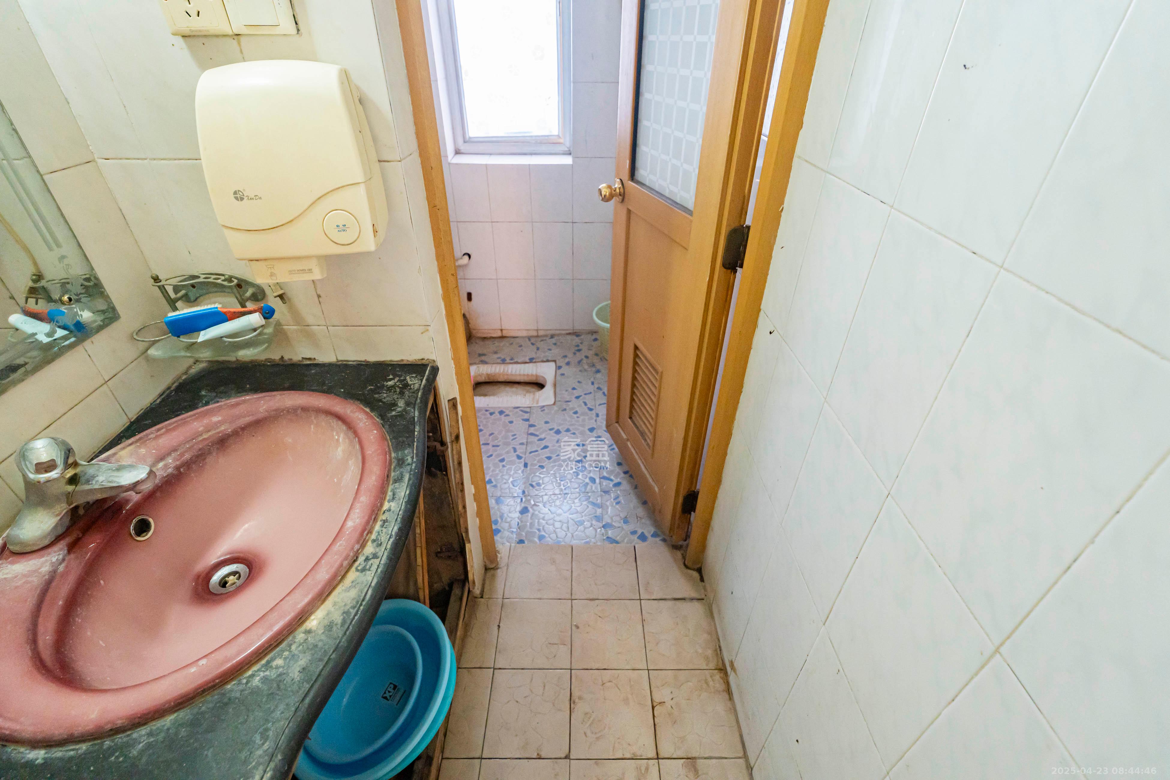 兴汉门公寓  3室2厅2卫    3400.0元/月室内图