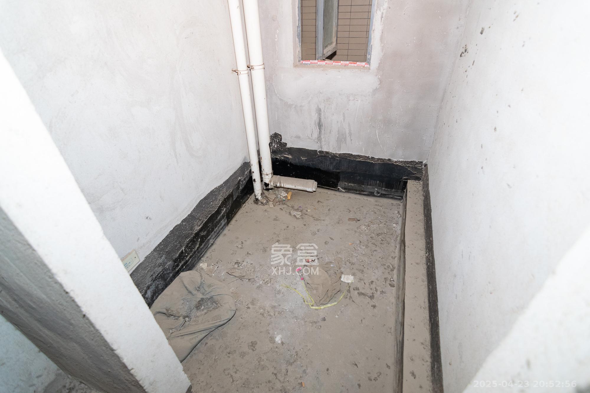 联诚国际城  4室2厅2卫    95.0万卫生间