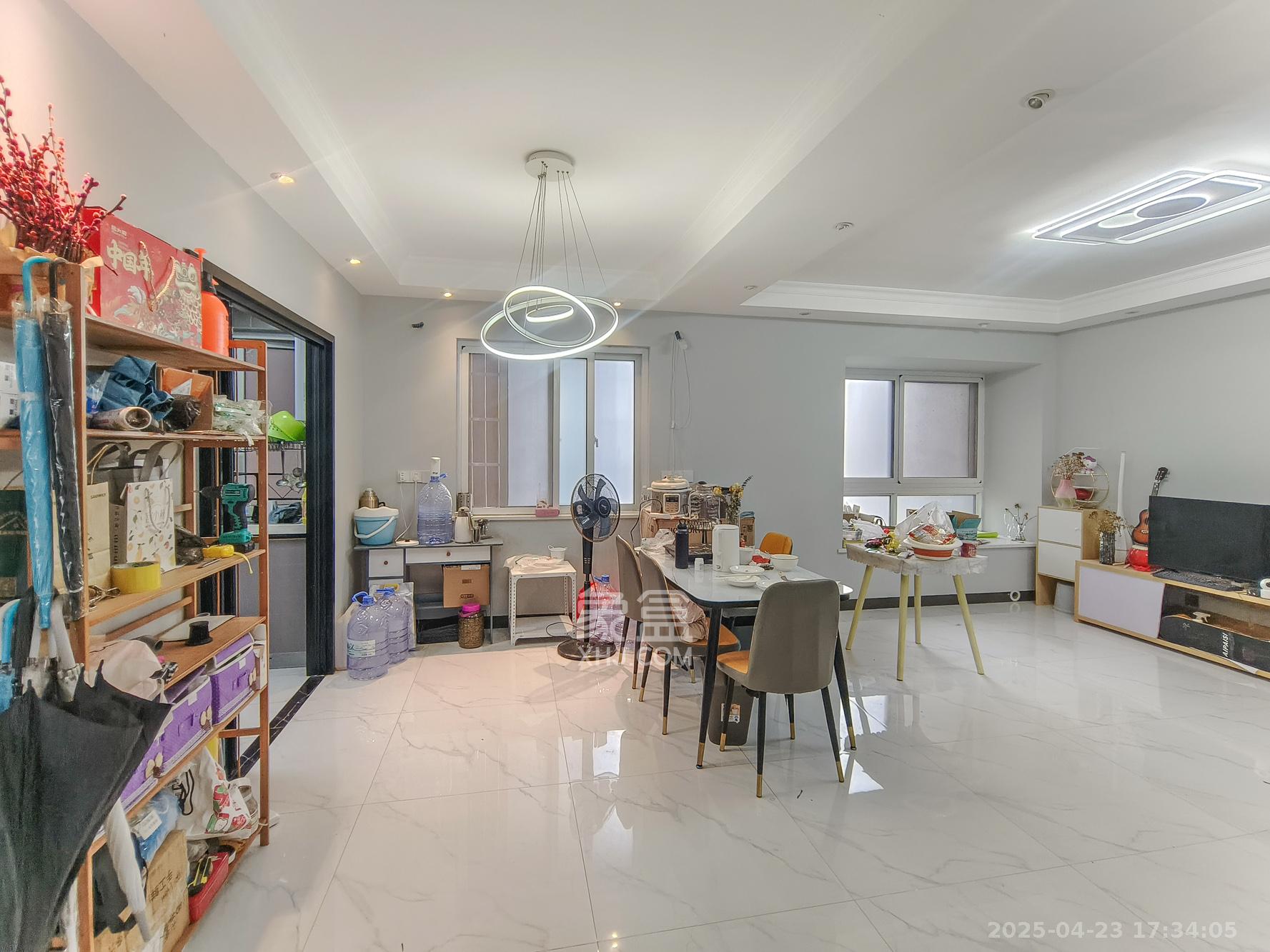 山水湾  4室2厅2卫    78.8万 山水湾  4室2厅2卫    78.8万客厅