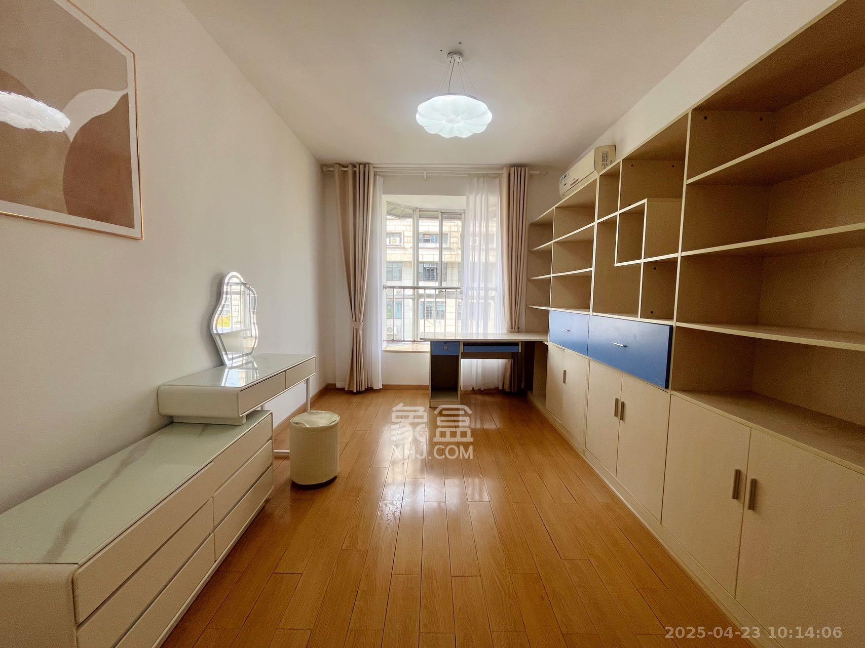 怡人园小区 4室2厅2卫 5500.0元/月 怡人园小区 4室2厅2卫 5500.0元/月室内图