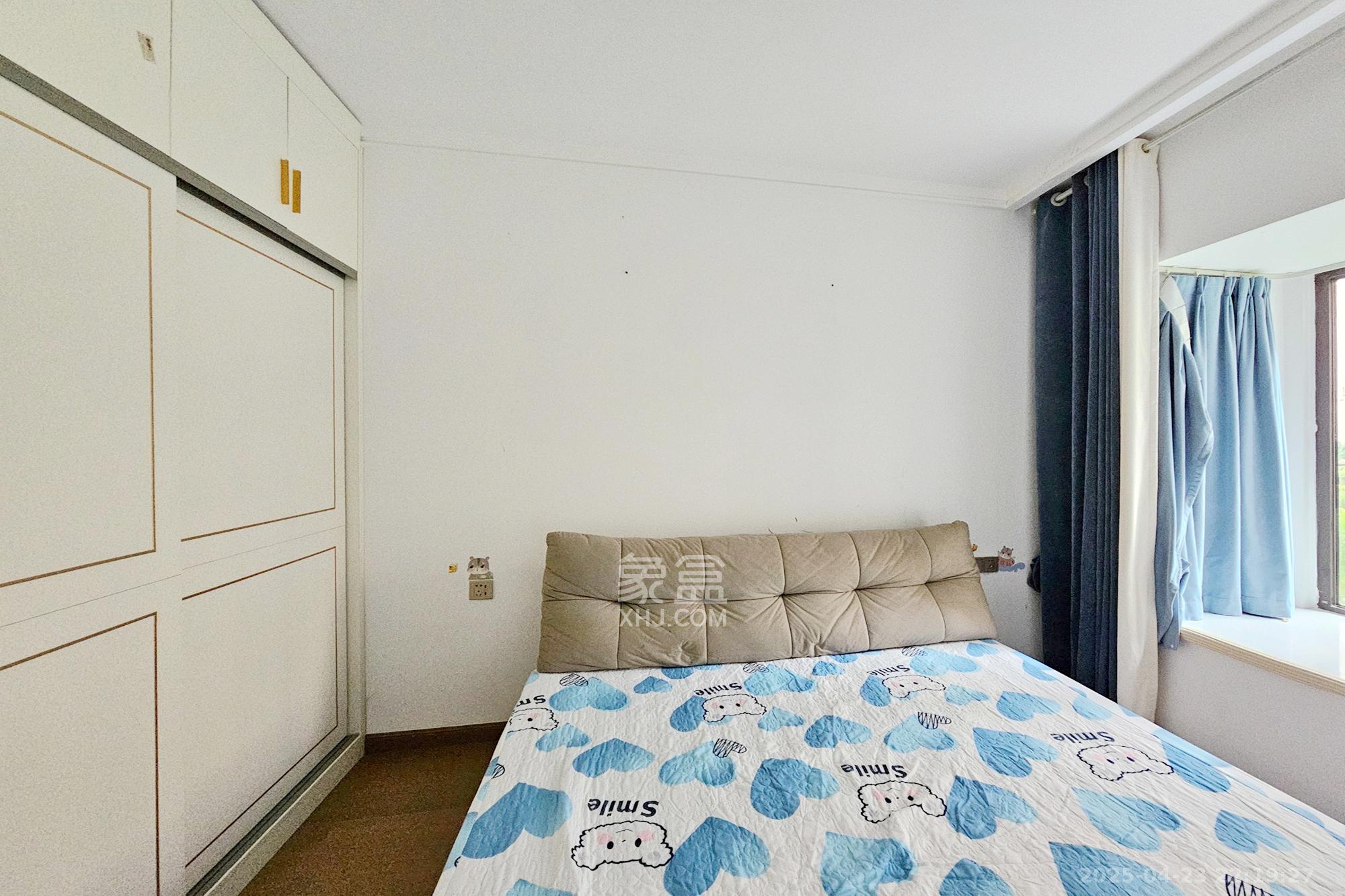 阳光城尚东湾青柠园 3室2厅2卫 105.00万 阳光城尚东湾青柠园 3室2厅2卫 105.00万卧室