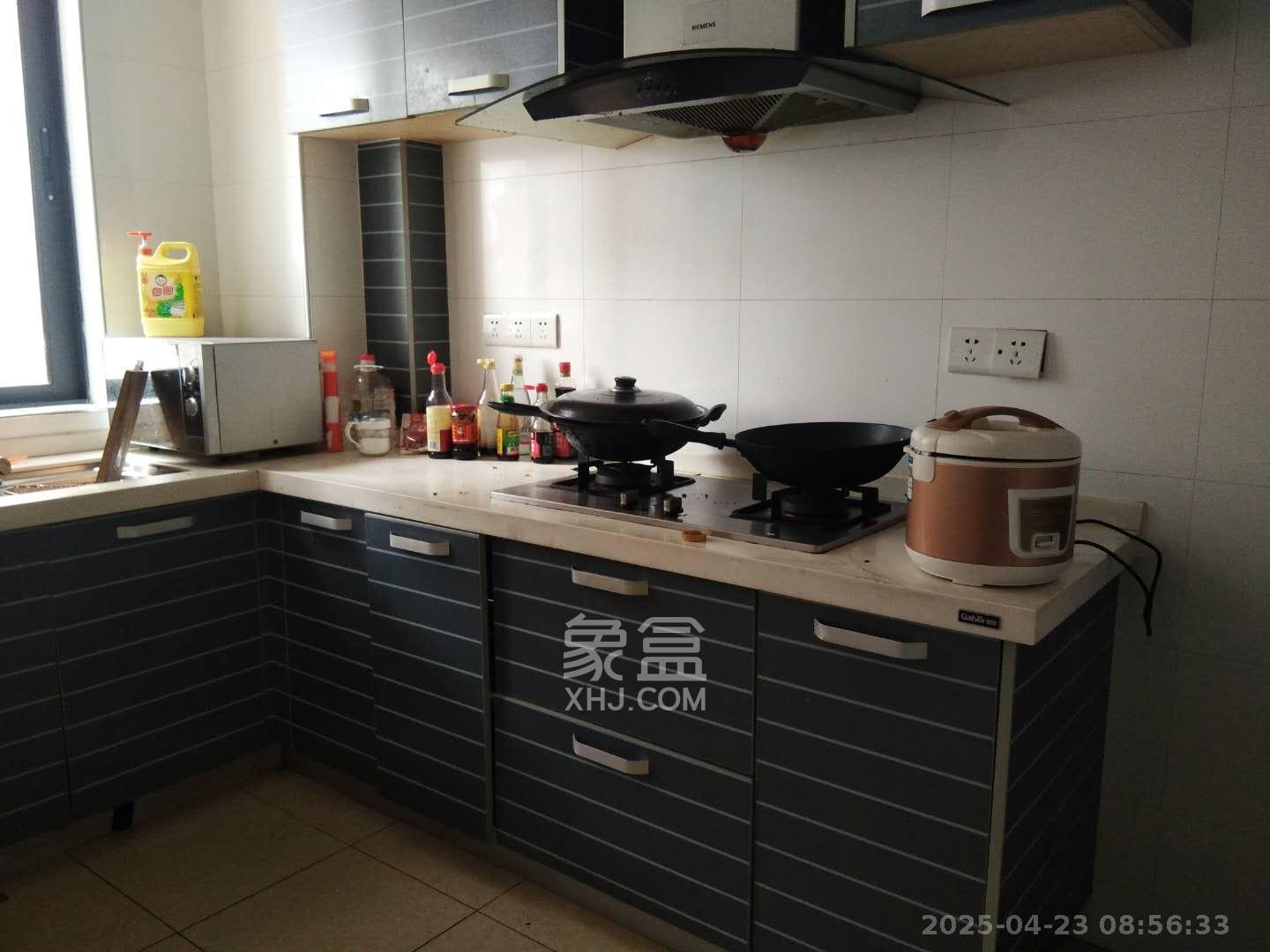 满庭芳小区 3室2厅1卫 2500.0元/月 满庭芳小区 3室2厅1卫 2500.0元/月室内图