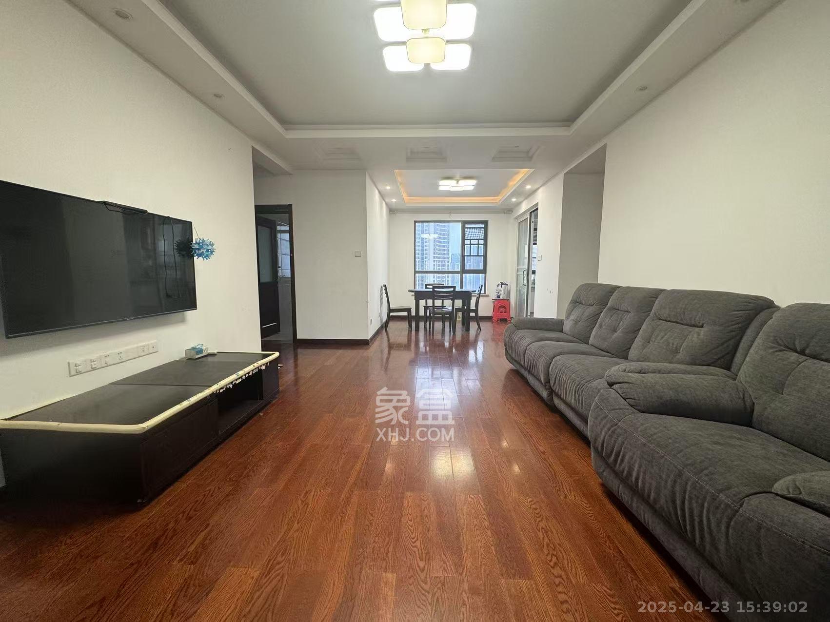 世茂铂翠湾一期 4室2厅2卫 3500.0元/月 世茂铂翠湾一期 4室2厅2卫 3500.0元/月室内图