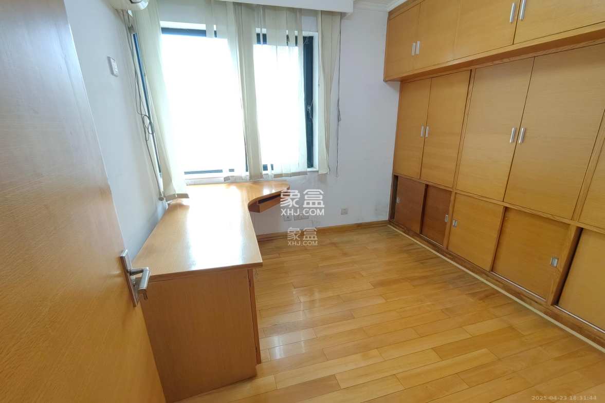 南国新城 3室2厅2卫 2400.0元/月 南国新城 3室2厅2卫 2400.0元/月室内图