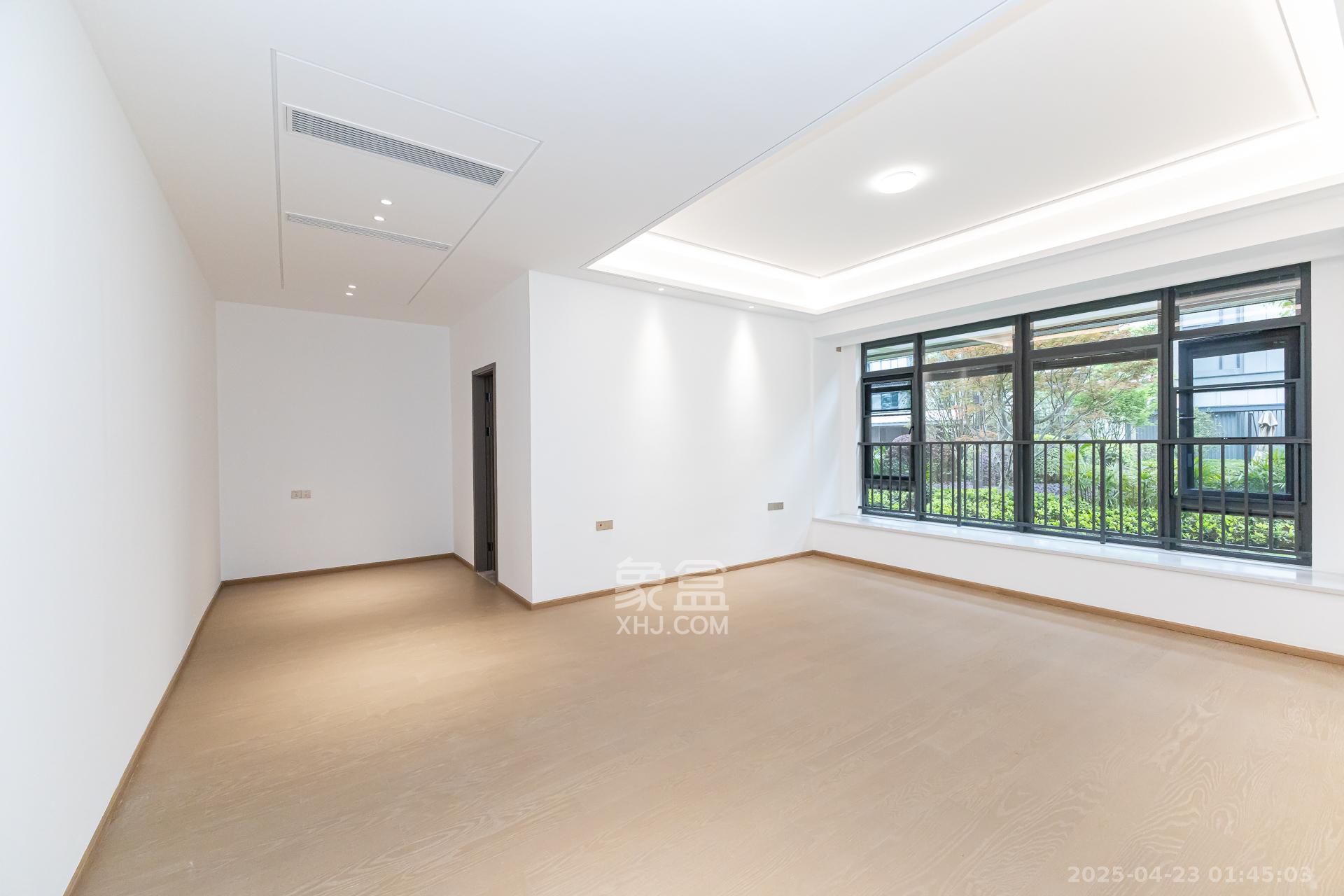 嘉臣道 4室2厅2卫 520.0万 嘉臣道 4室2厅2卫 520.0万卧室