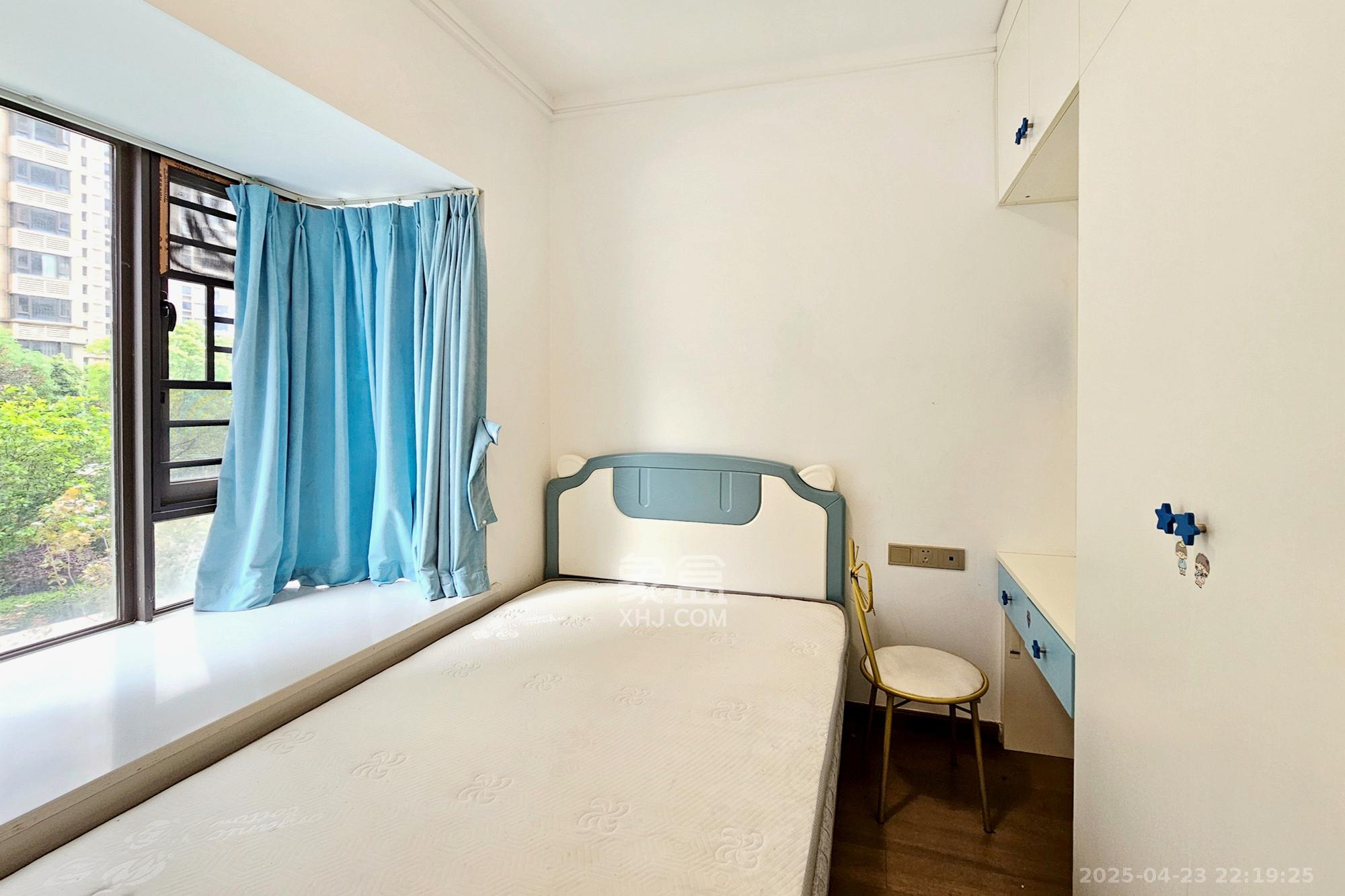 阳光城尚东湾青柠园 3室2厅2卫 105.00万 阳光城尚东湾青柠园 3室2厅2卫 105.00万卧室