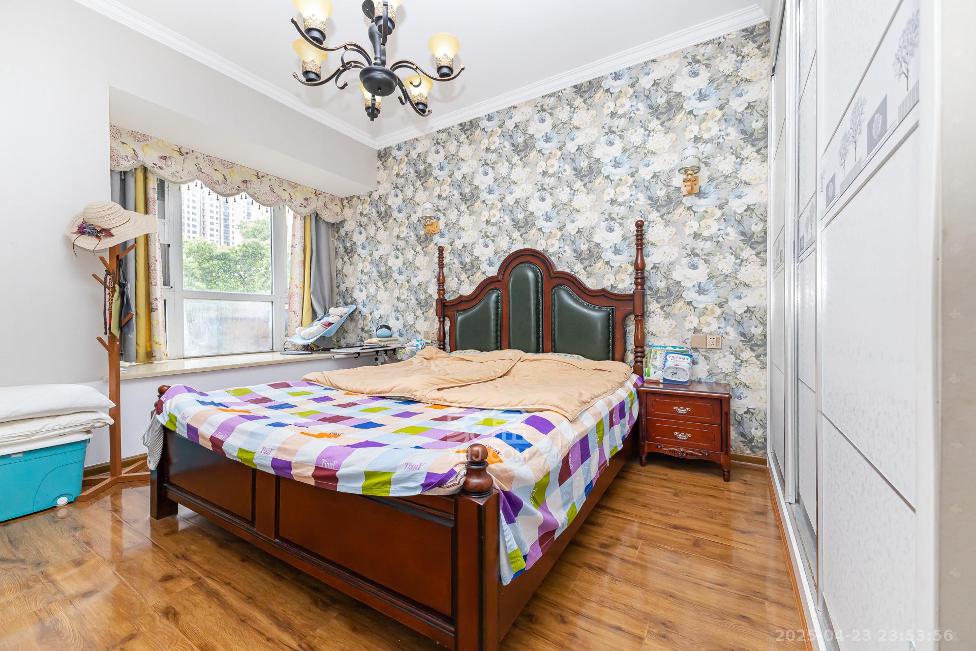 双盈卧龙湾 3室2厅2卫 90.0万 双盈卧龙湾 3室2厅2卫 90.0万卧室