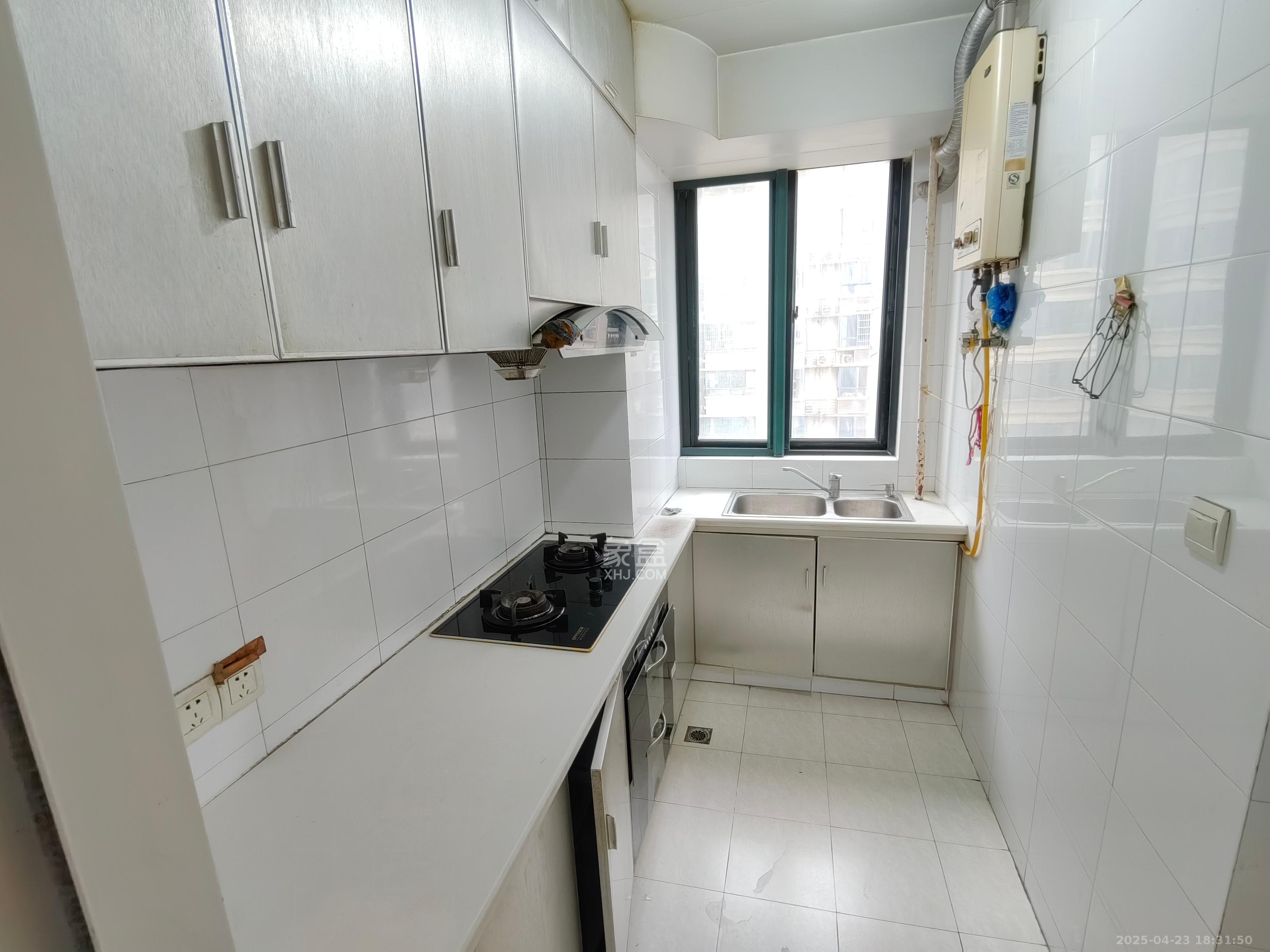 南国新城 3室2厅2卫 2400.0元/月 南国新城 3室2厅2卫 2400.0元/月室内图