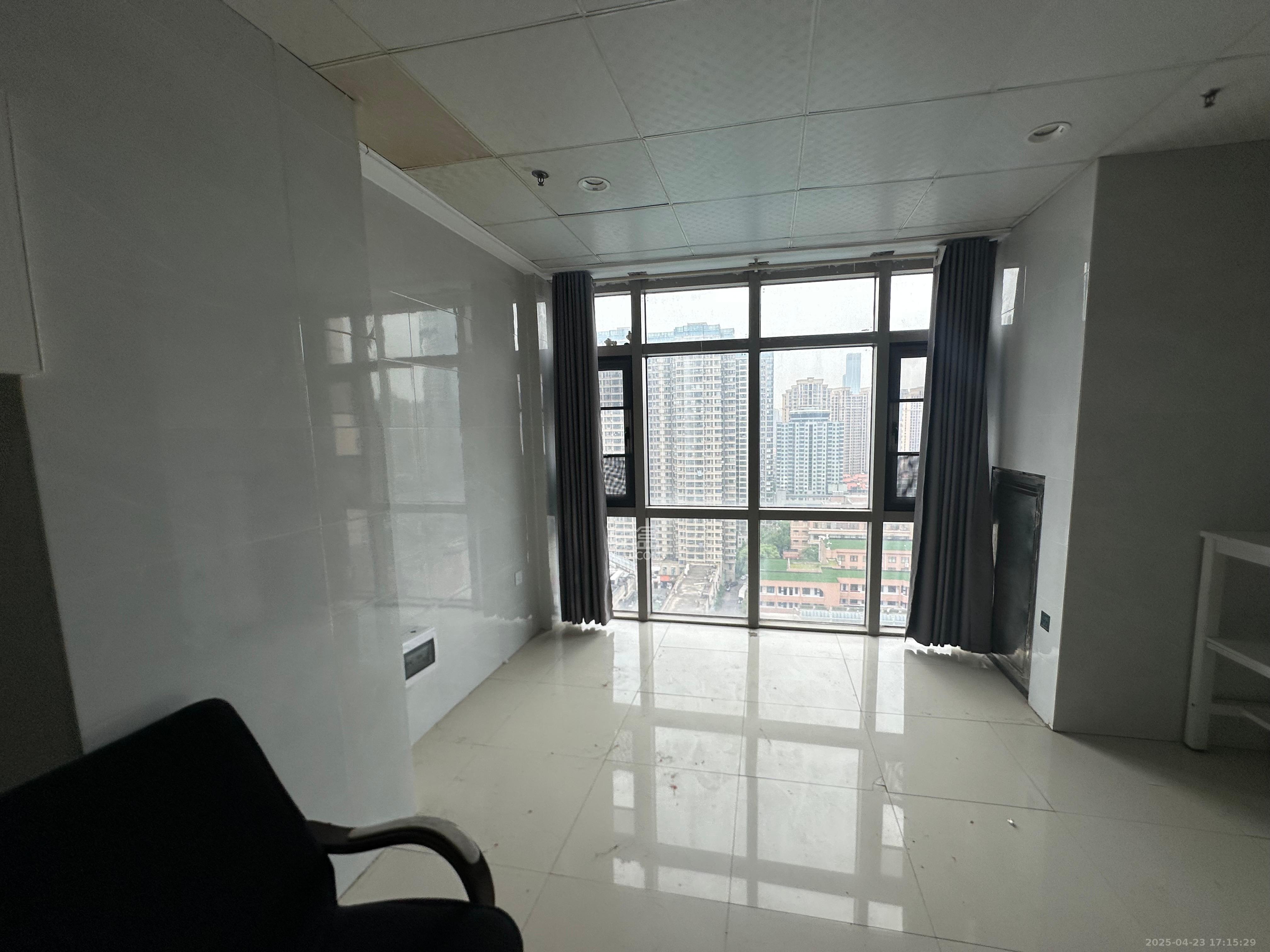 奥克斯广场  1室1厅1卫   1800.00元/月室内图