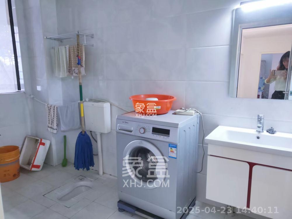 新府华城  3室2厅2卫   75.00万