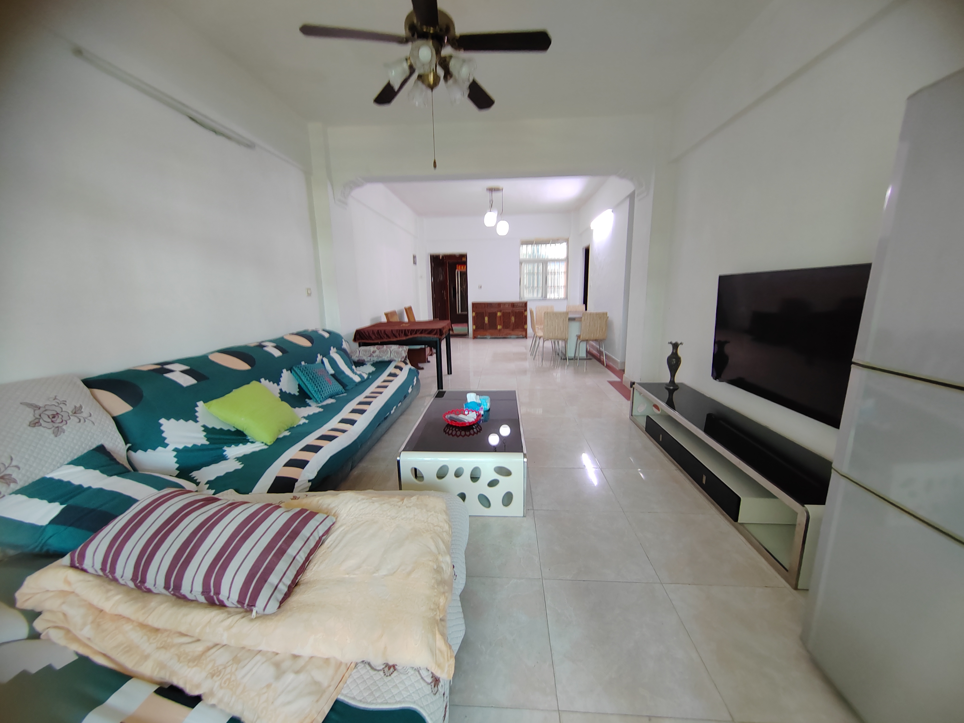 沁园岭秀(别名:海角花园)  3室0厅0卫    2700.0元/月 沁园岭秀(别名:海角花园)  3室0厅0卫    2700.0元/月室内图