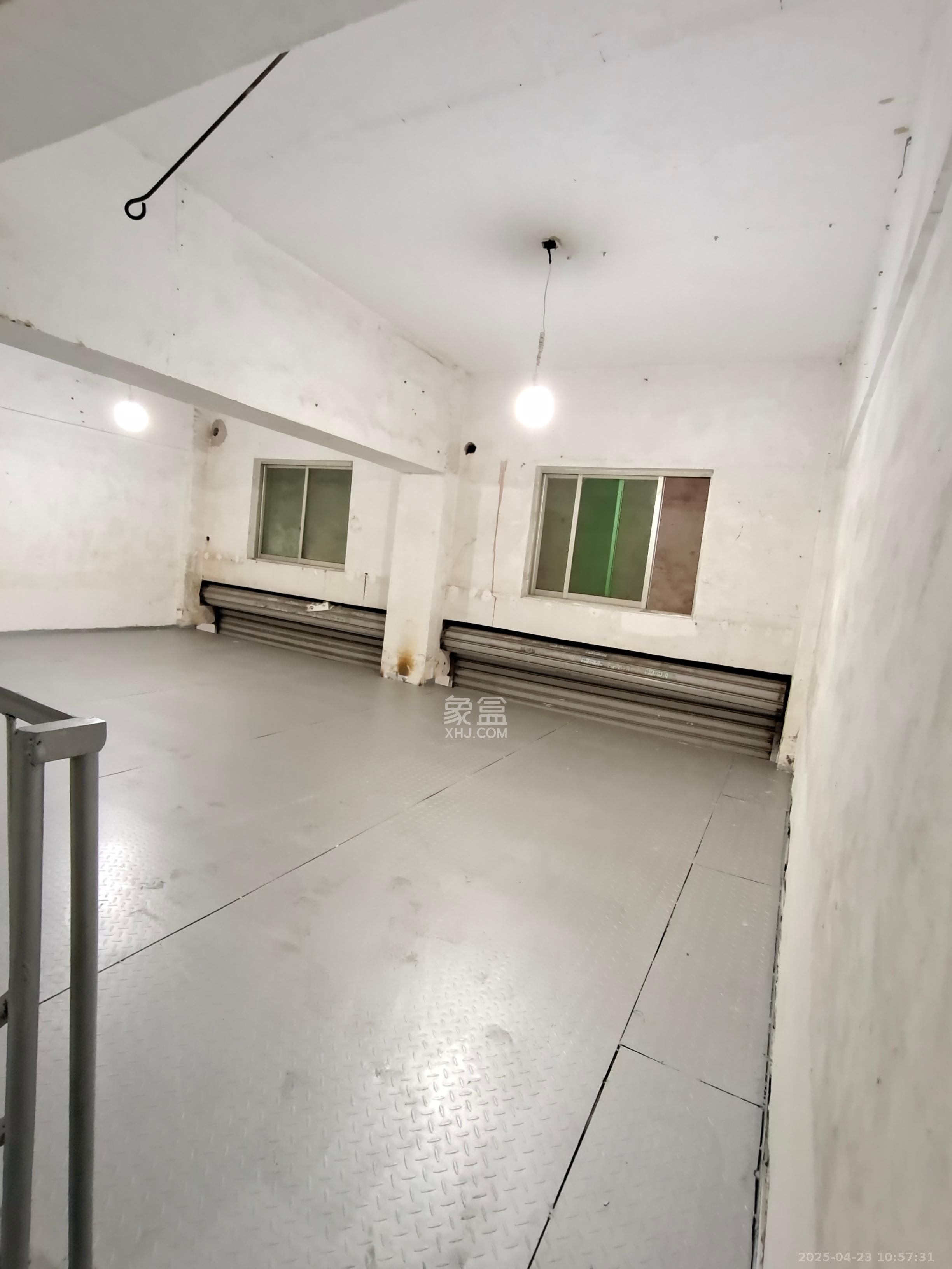 中南汽车世界   22.0㎡      1400.0元/月室内图