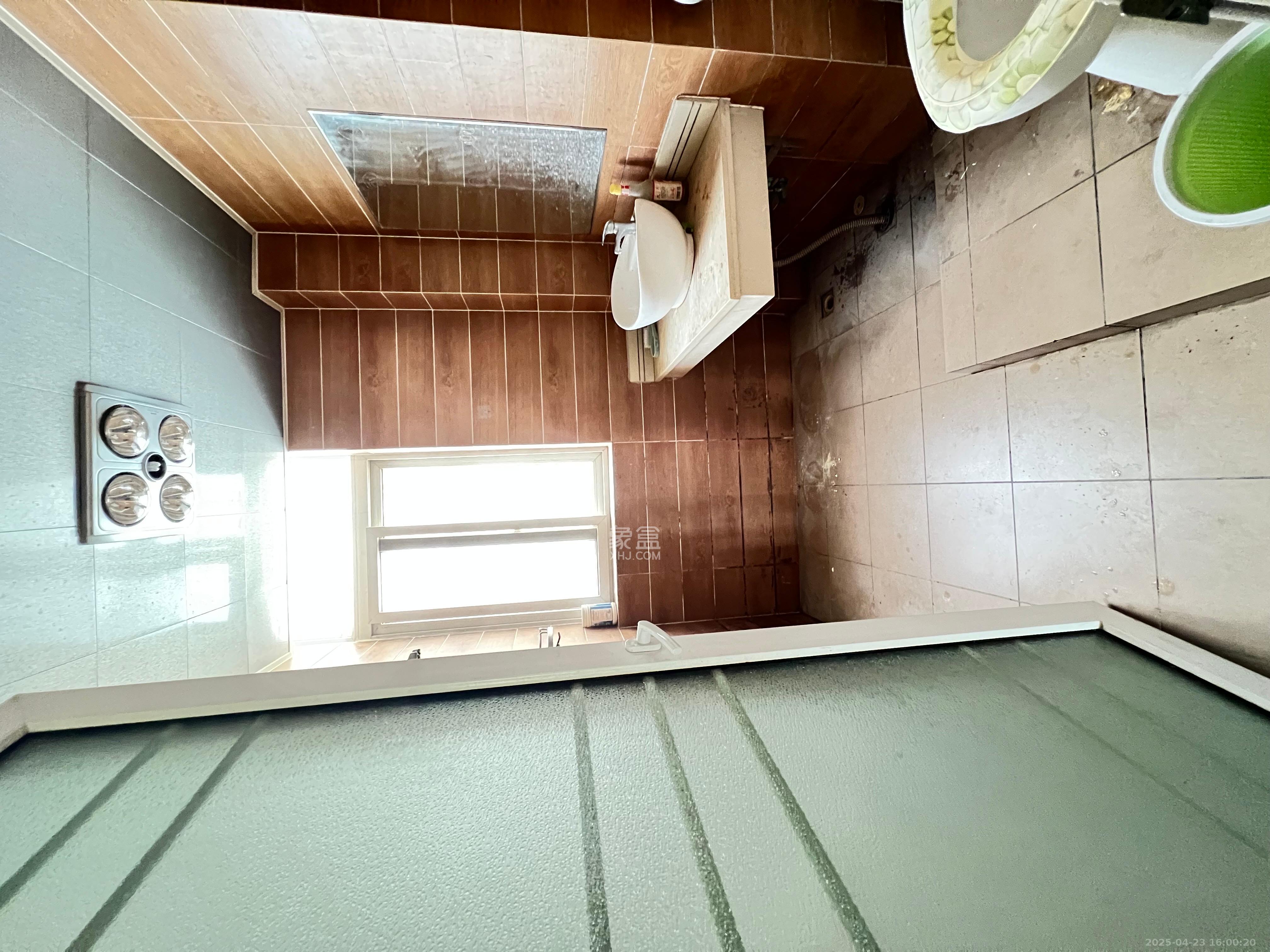星城国际  3室2厅2卫   1700.00元/月室内图