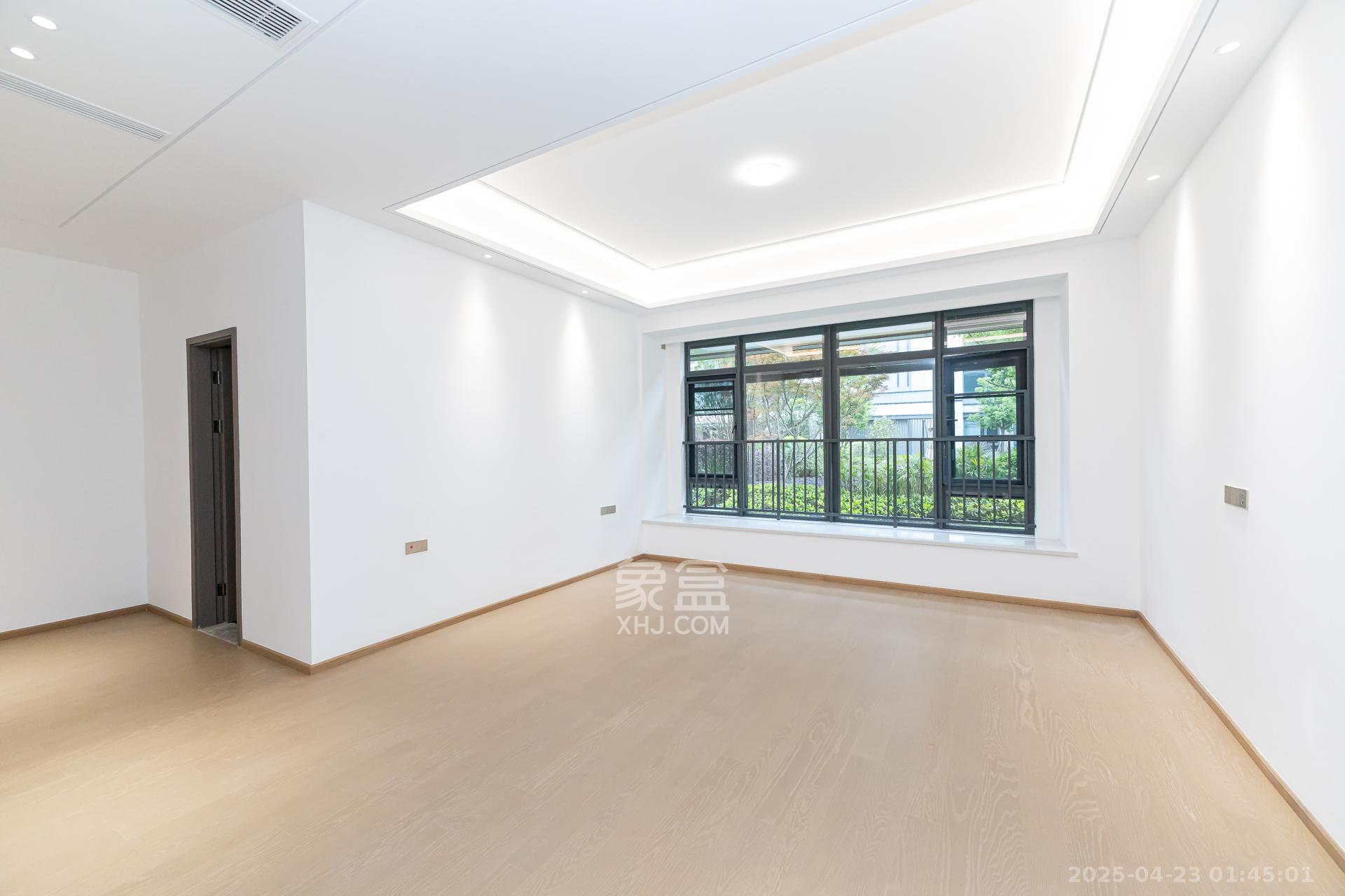 嘉臣道 4室2厅2卫 520.0万 嘉臣道 4室2厅2卫 520.0万卧室