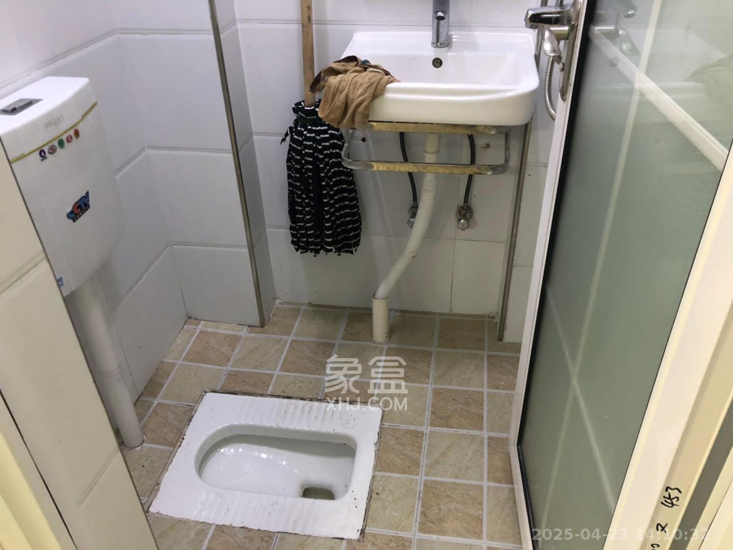 红旗社区  1室1厅1卫   650.00元/月室内图