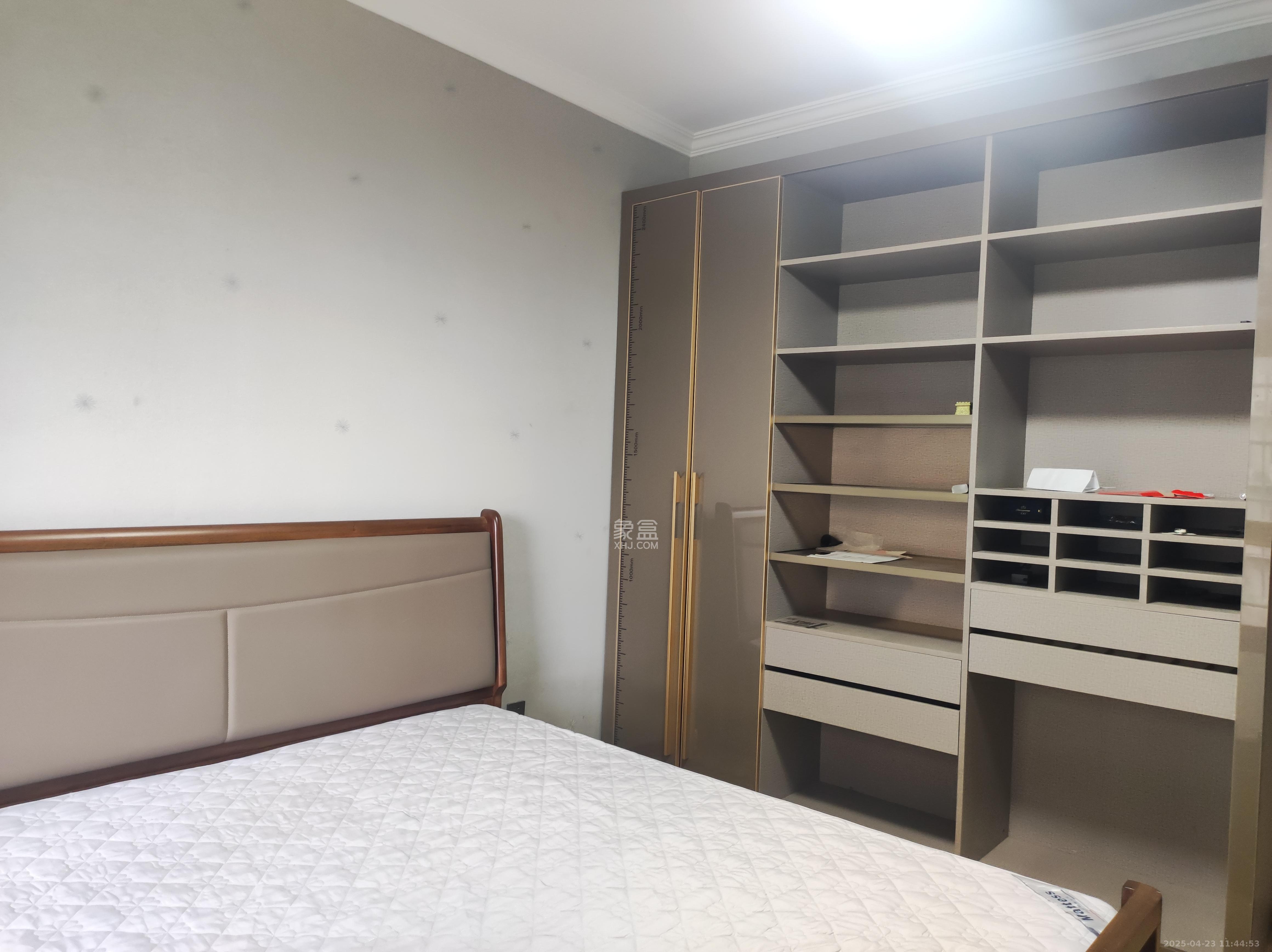 月湖蘭庭  1室2廳1衛(wèi)   2400.00元/月室內(nèi)圖