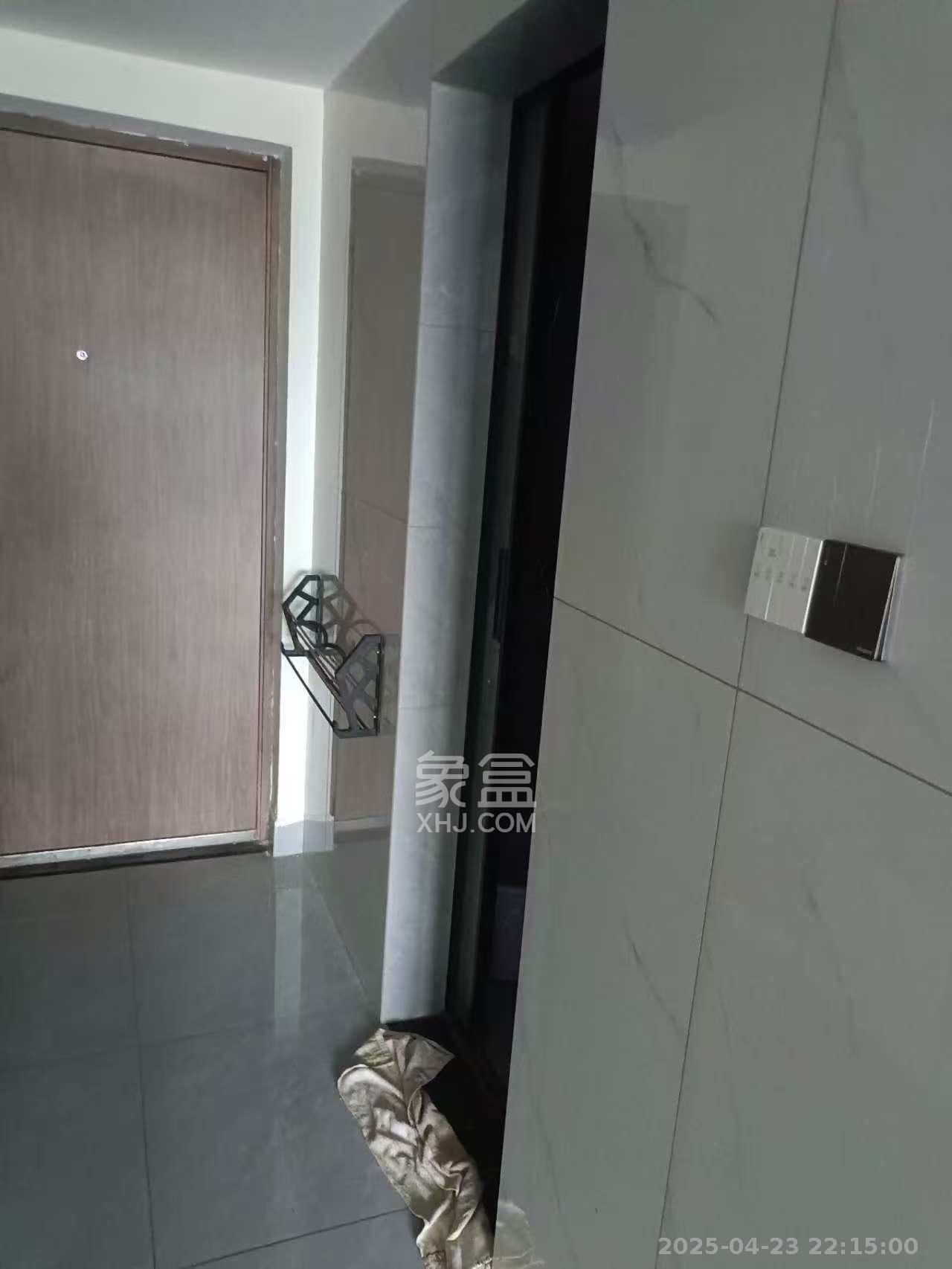 绿地新都会  2室2厅1卫   1600.00元/月室内图