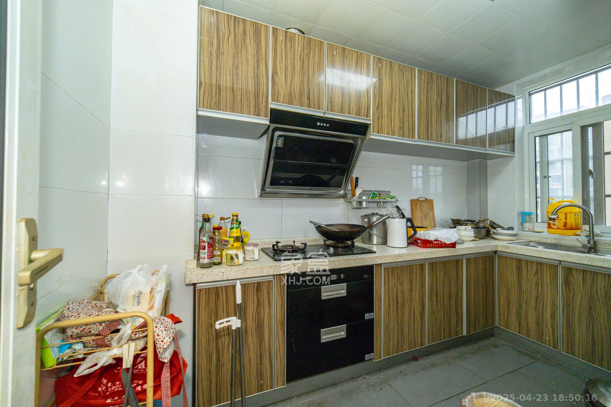 楚天世纪城西苑 3室2厅2卫 79.8万 楚天世纪城西苑 3室2厅2卫 79.8万厨房