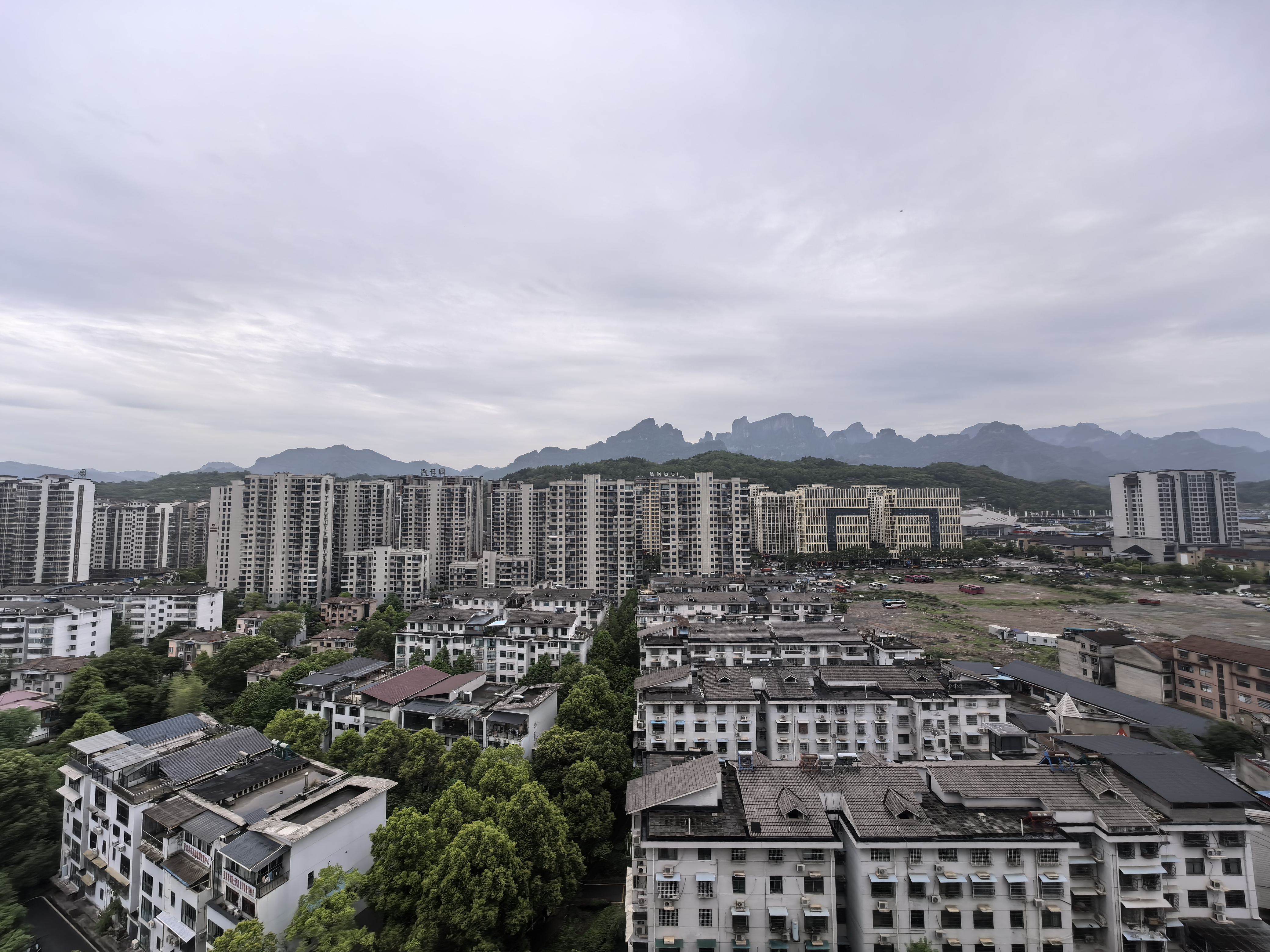 鼎泰逸景园  3室2厅2卫   76.80万客厅
