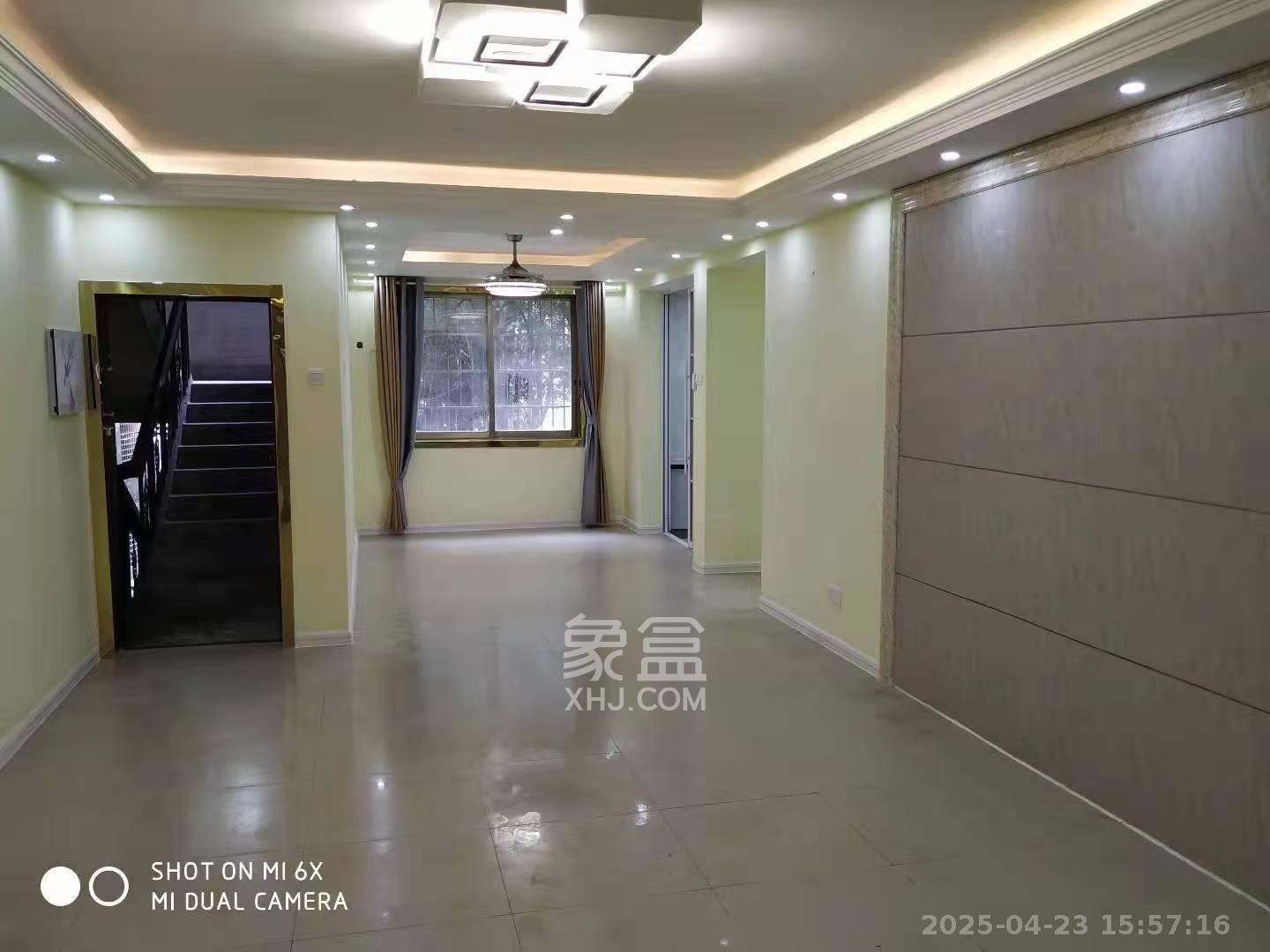 涉外花园 3室2厅2卫 3200.0元/月 涉外花园 3室2厅2卫 3200.0元/月室内图