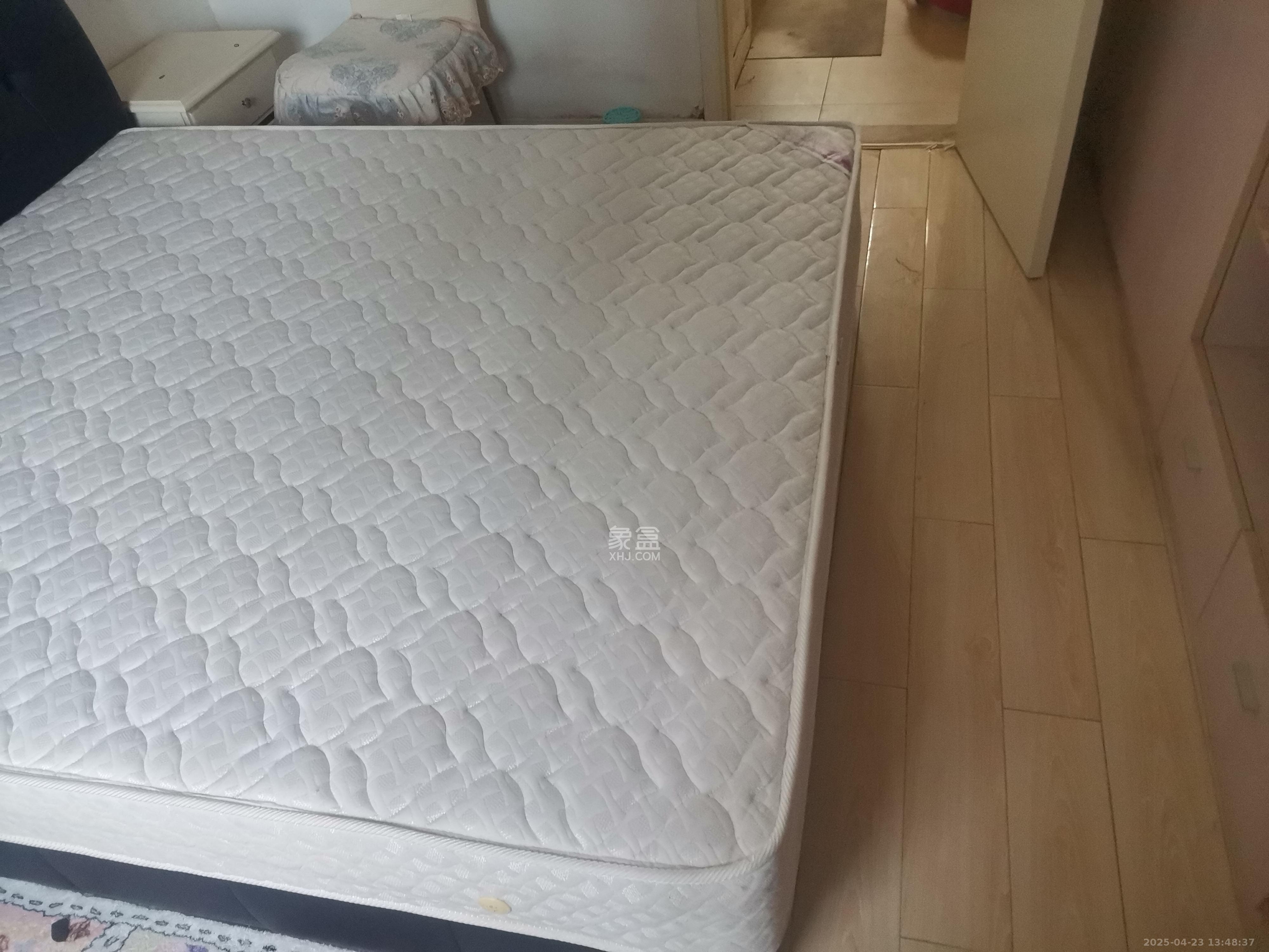 上东辛顿公寓  1室0厅0卫   1600.00元/月室内图