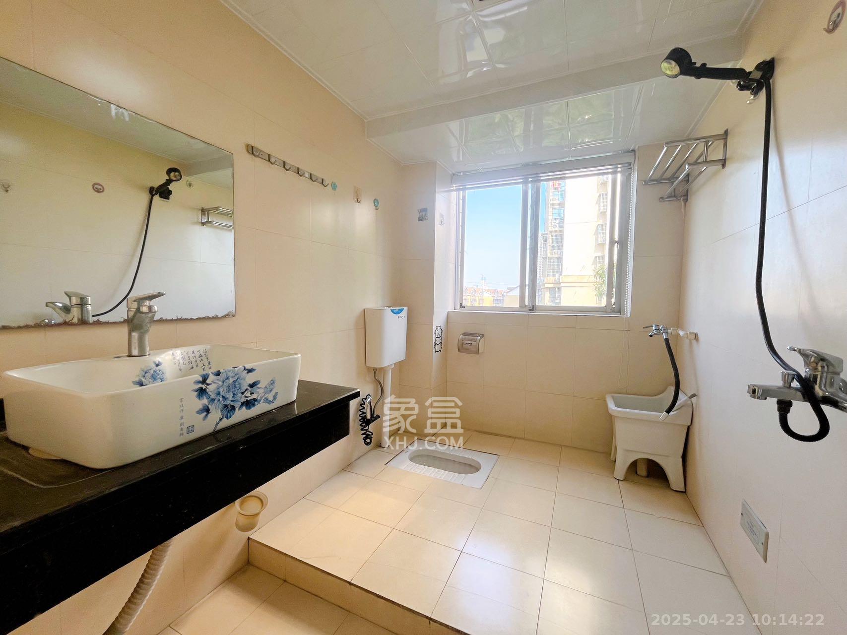 怡人园小区 4室2厅2卫 5500.0元/月 怡人园小区 4室2厅2卫 5500.0元/月室内图