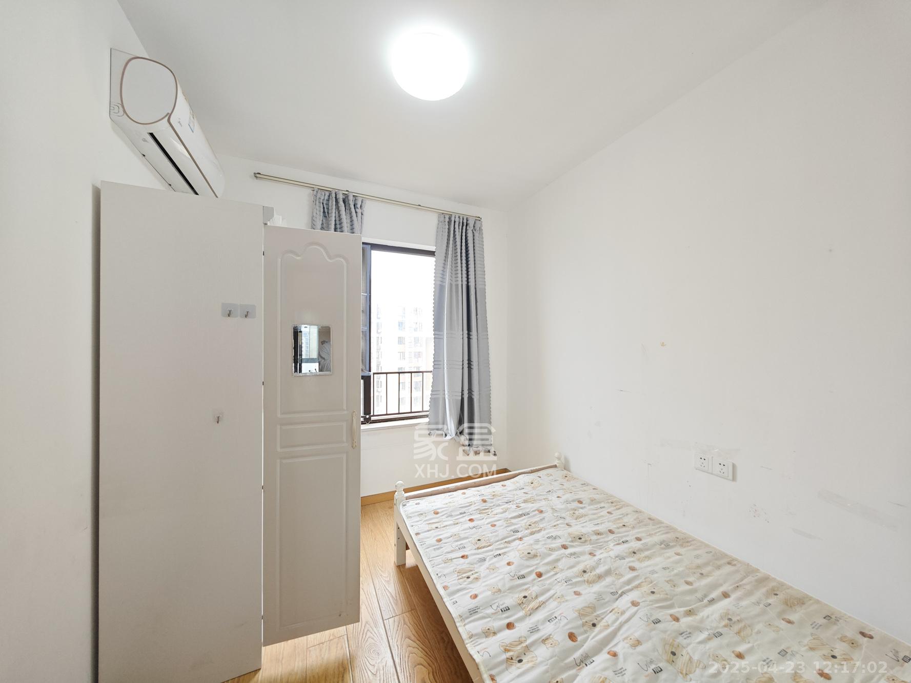 卓越蔚蓝城邦  3室2厅2卫    75.0万卧室