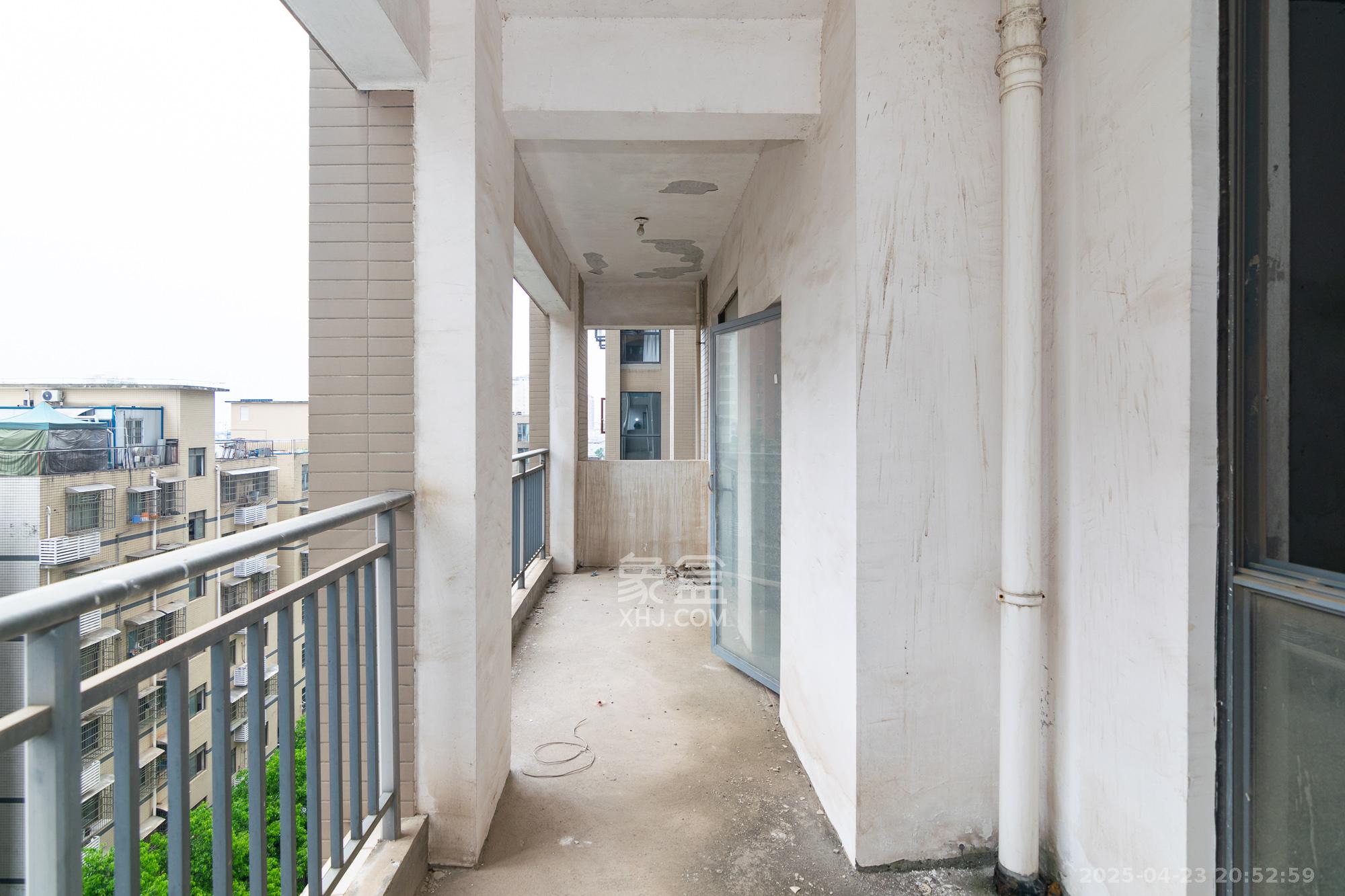 联诚国际城  4室2厅2卫    95.0万阳台