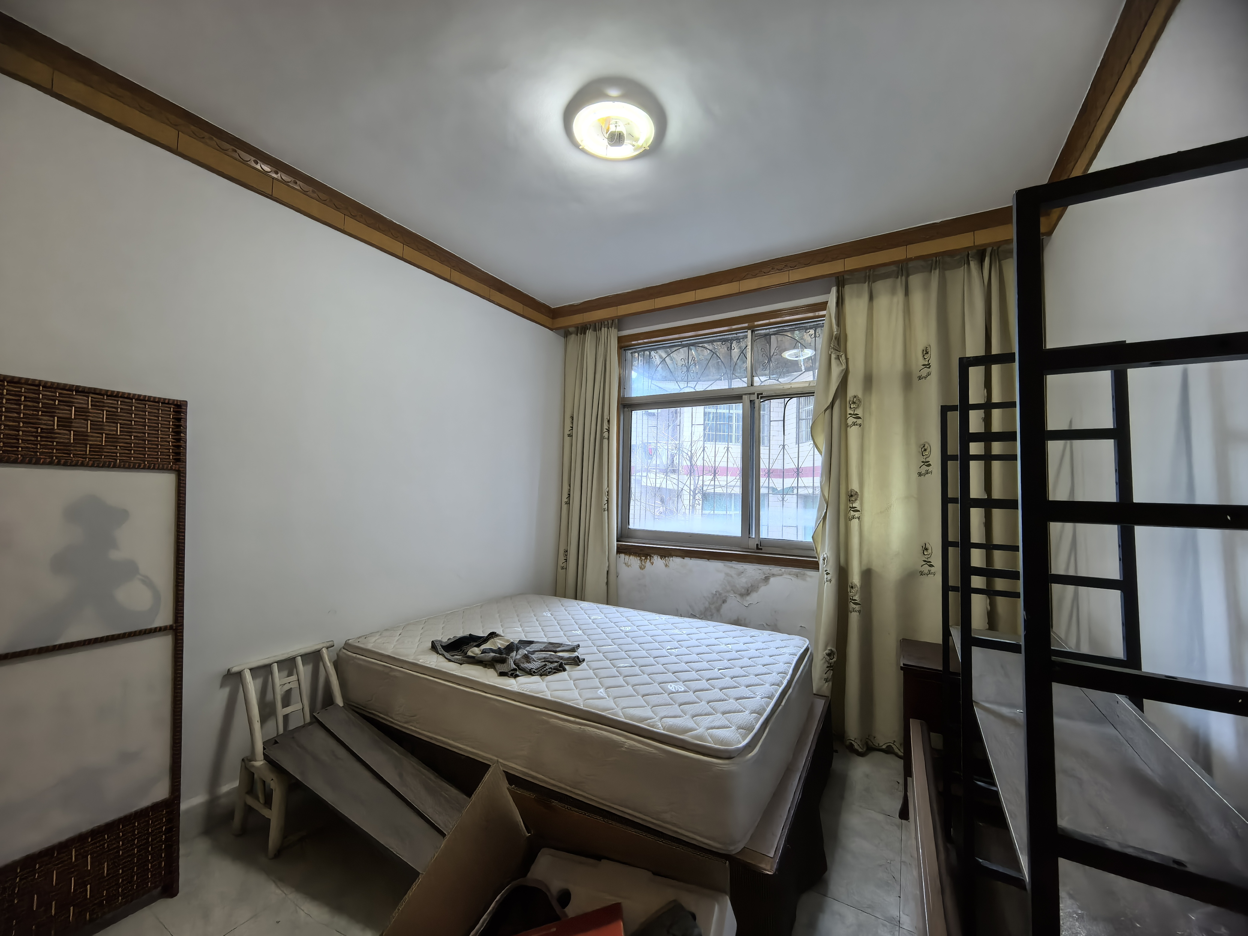 宝塔岗新村小区  3室2厅1卫   42.80万客厅