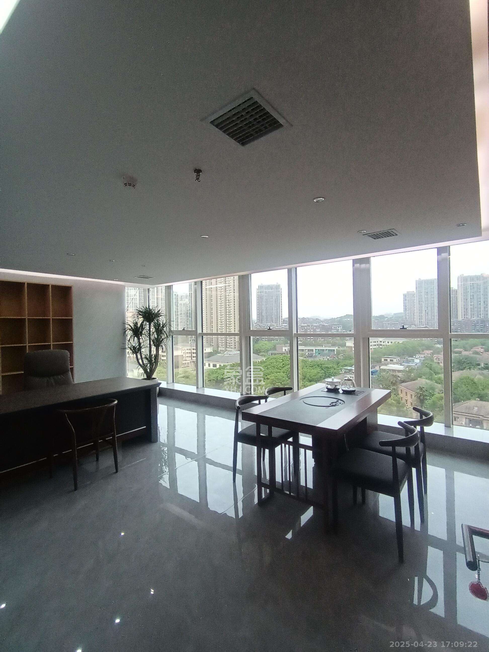 中建嘉和城  1室1厅1卫    2500.0元/月