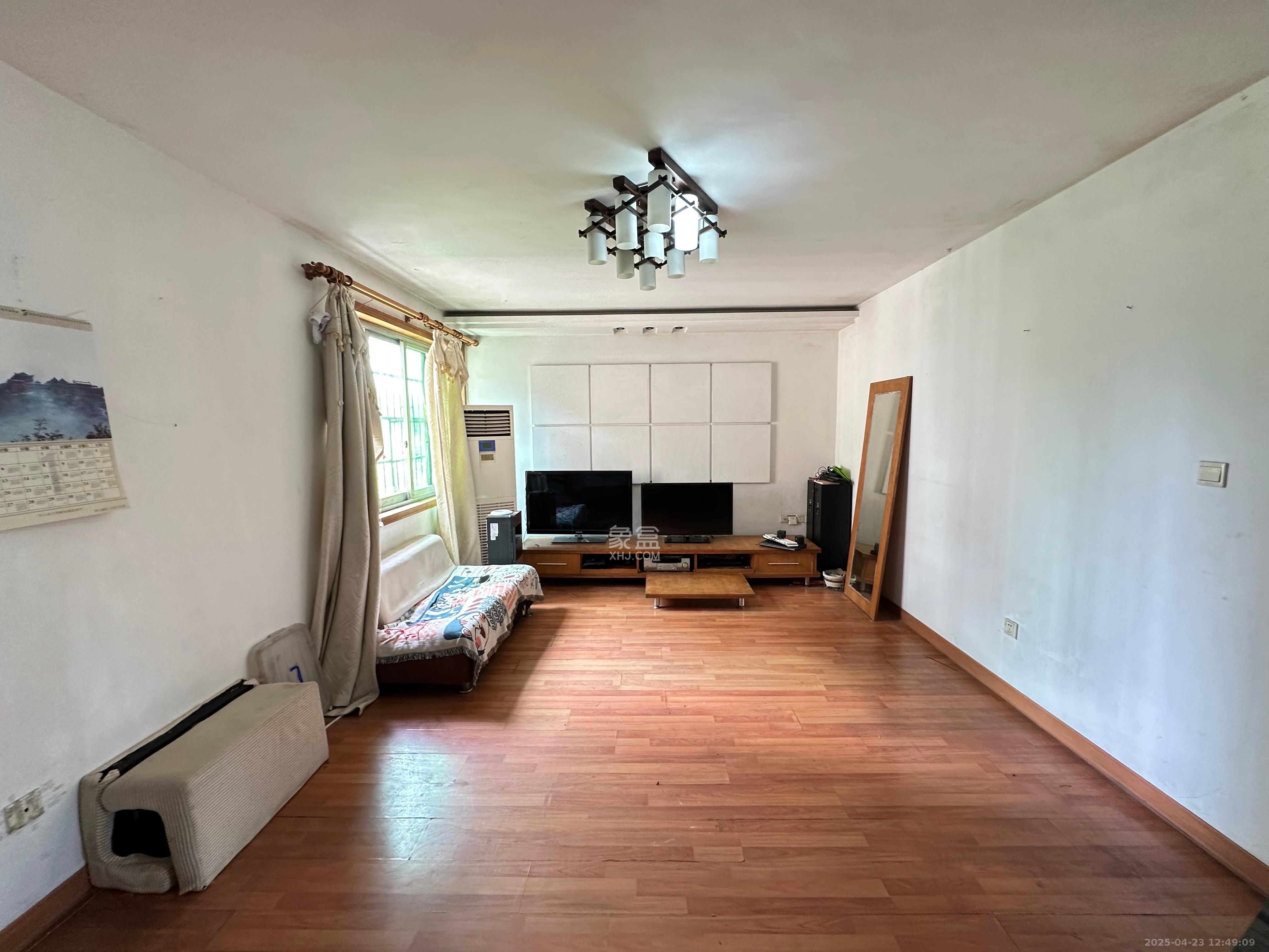 咸嘉新村嘉文苑 3室2厅2卫 2200.0元/月 咸嘉新村嘉文苑 3室2厅2卫 2200.0元/月室内图