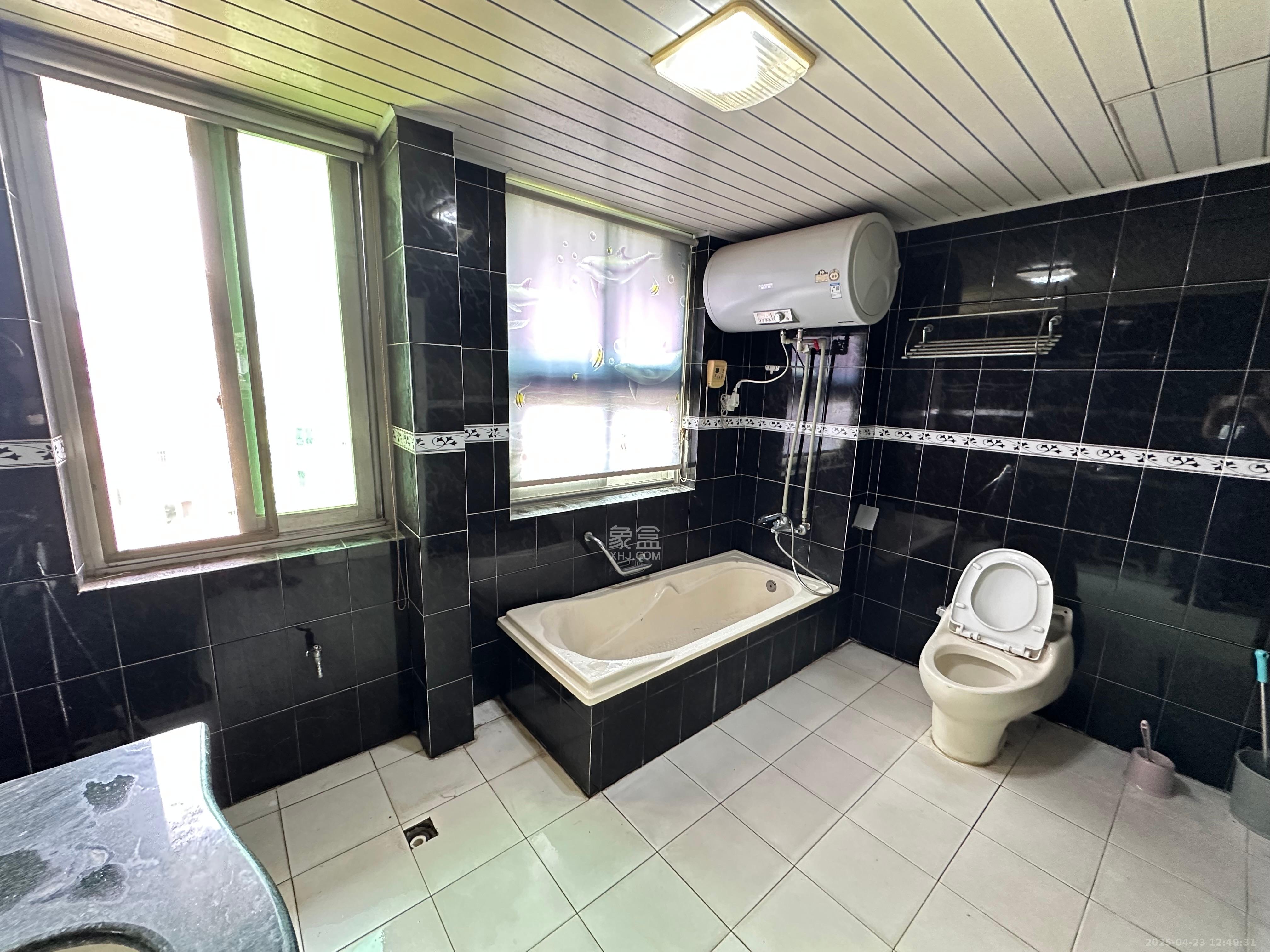 咸嘉新村嘉文苑 3室2厅2卫 2200.0元/月 咸嘉新村嘉文苑 3室2厅2卫 2200.0元/月室内图