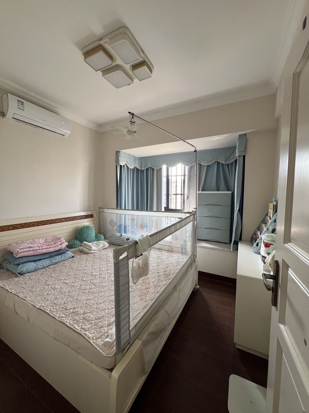 长堤中心  2室2厅1卫    138.0万 长堤中心  2室2厅1卫    138.0万客厅