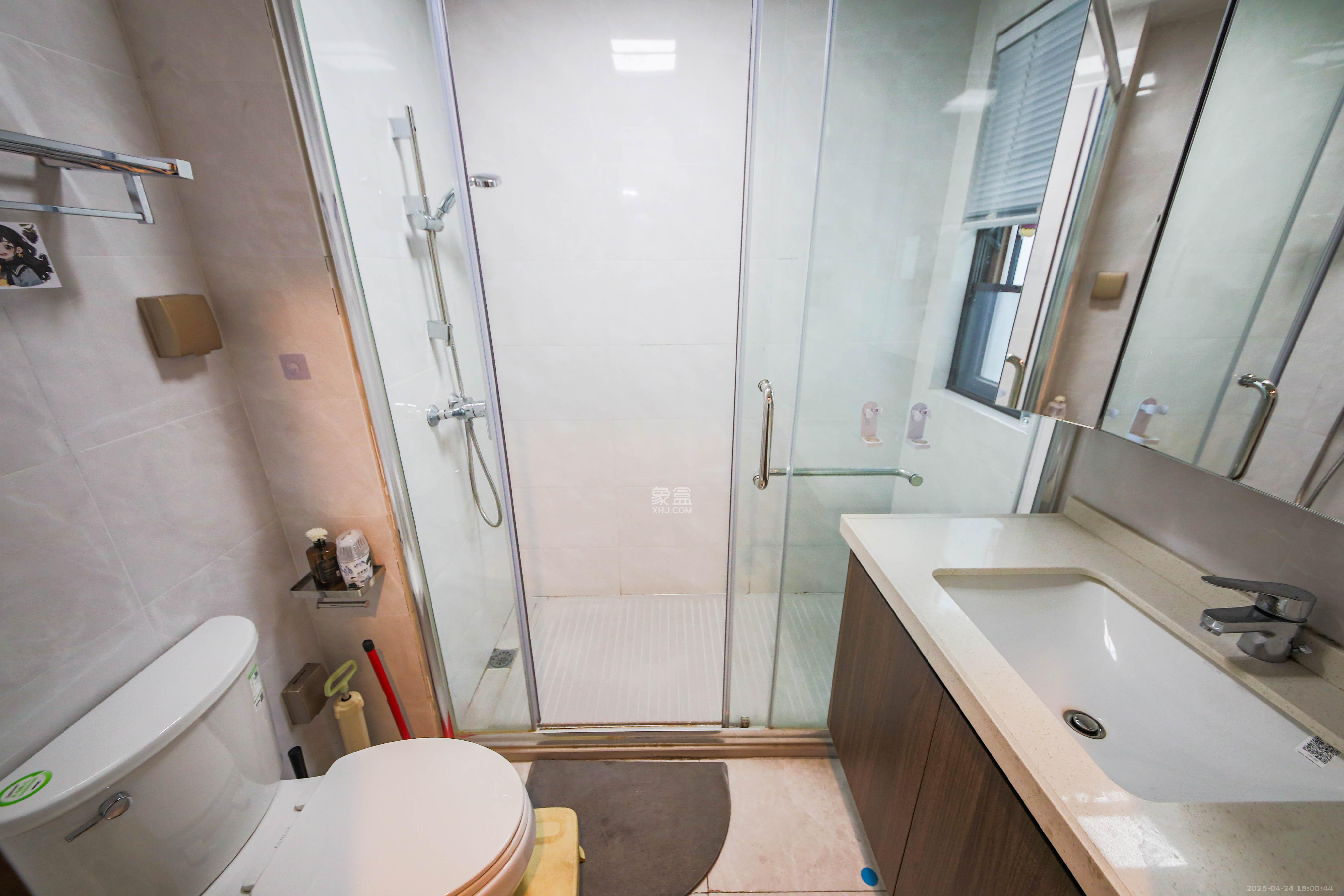 弘阳昕悦府 4室2厅2卫 145.0万 弘阳昕悦府 4室2厅2卫 145.0万卫生间